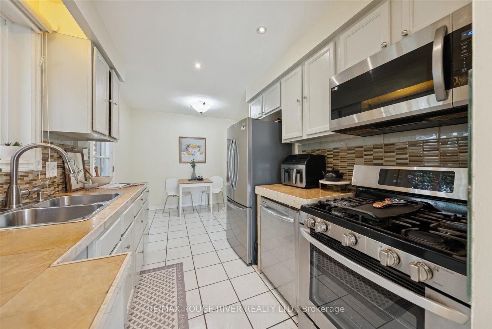 Photo 9 of 55 Loscombe Drive, Clarington, Bowmanville — HOMEH