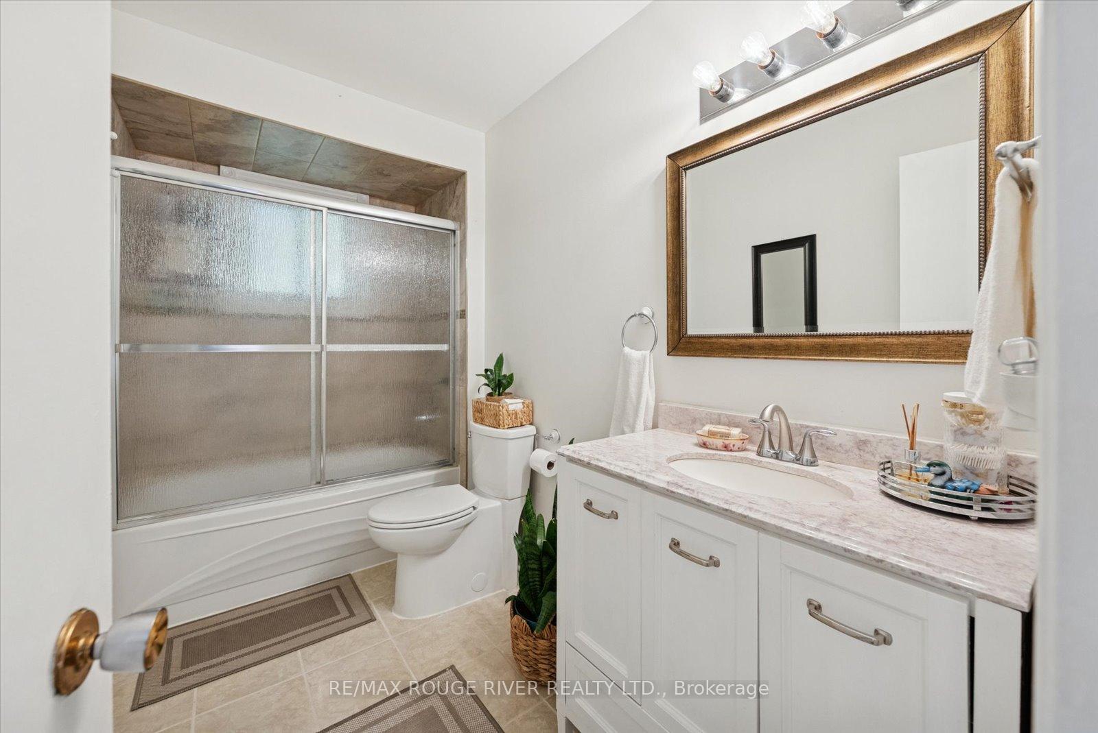 Photo 15 of 55 Loscombe Drive, Clarington, Bowmanville — HOMEH