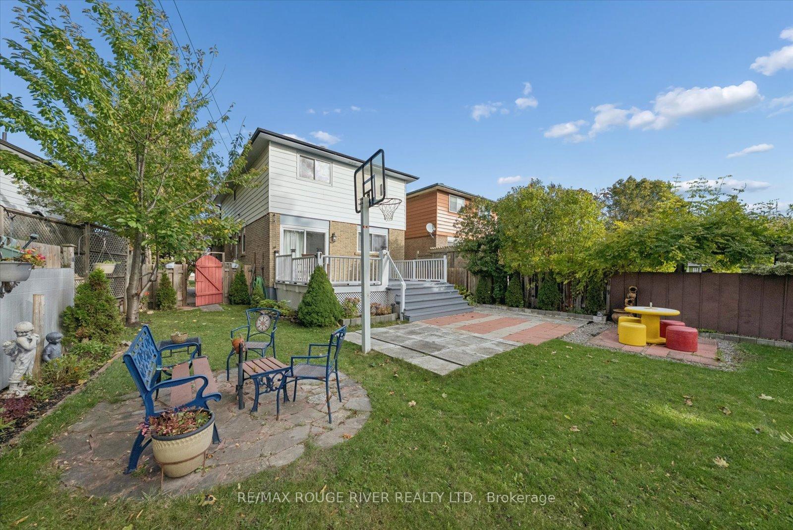 Photo 25 of 55 Loscombe Drive, Clarington, Bowmanville — HOMEH