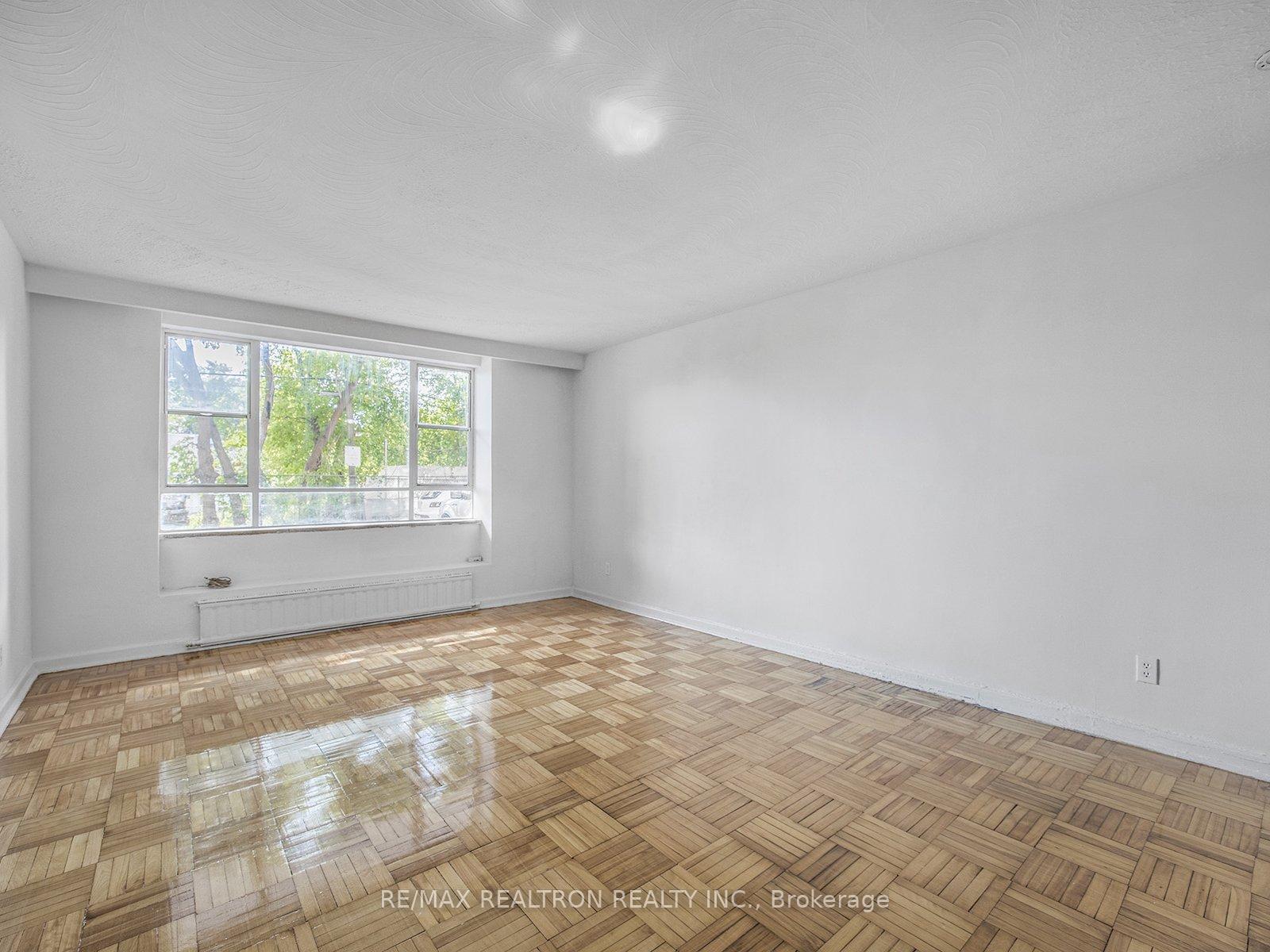 Photo 3 of Unit 501, 165 Cosburn Avenue, Toronto, Danforth Village-East York — HOMEH