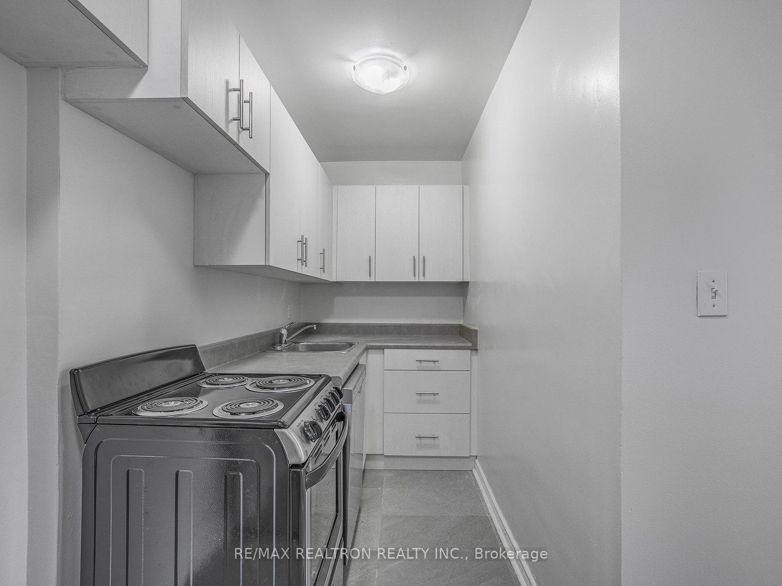 Photo 5 of Unit 501, 165 Cosburn Avenue, Toronto, Danforth Village-East York — HOMEH