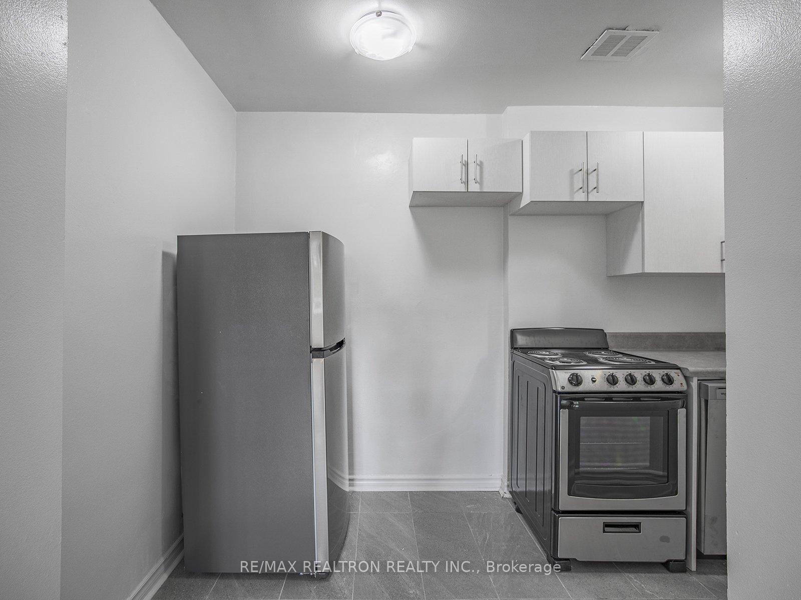 Photo 7 of Unit 501, 165 Cosburn Avenue, Toronto, Danforth Village-East York — HOMEH