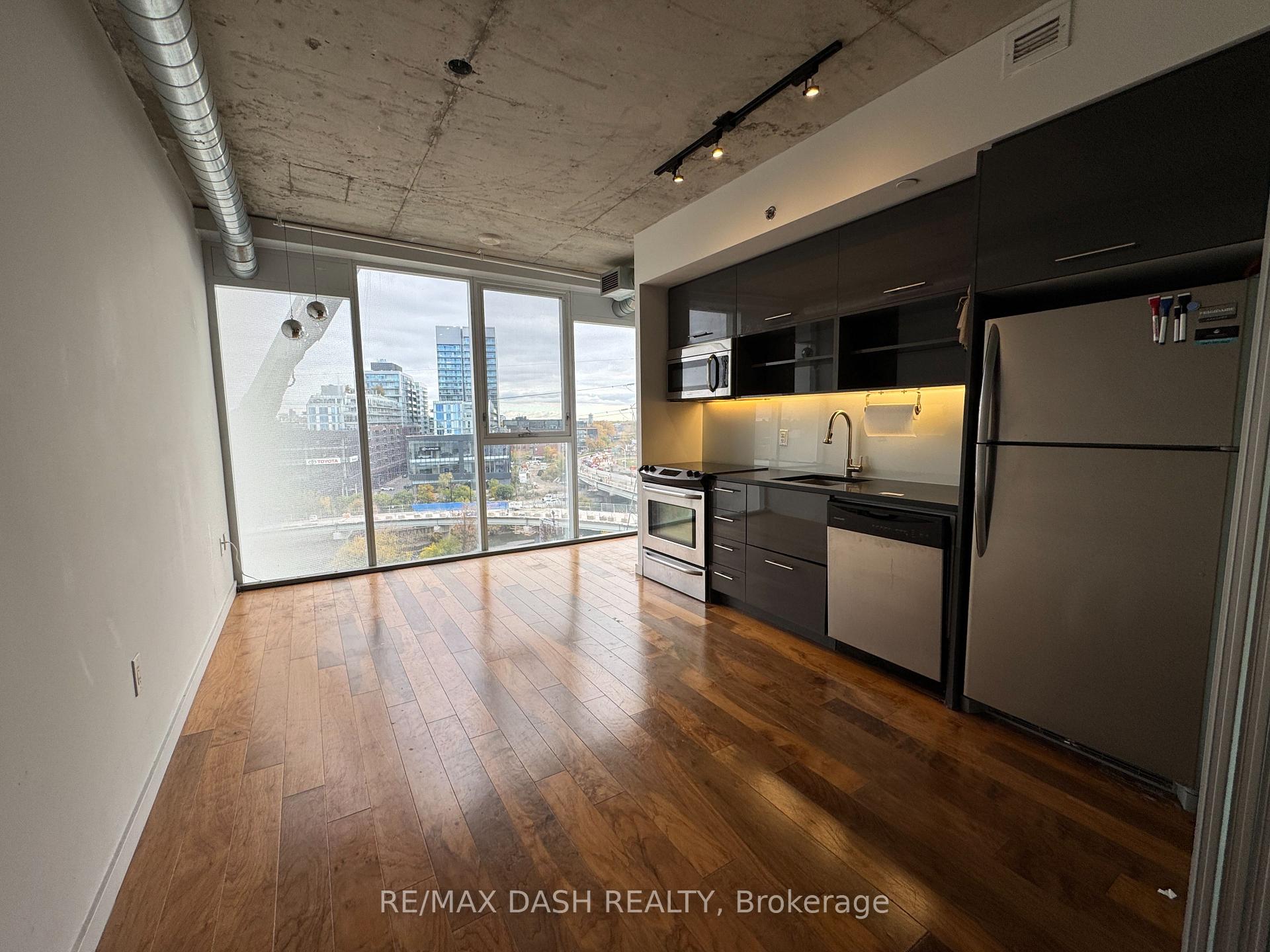 Photo 2 of Unit 802, 32 Trolley Crescent, Toronto, Waterfront Communities — HOMEH