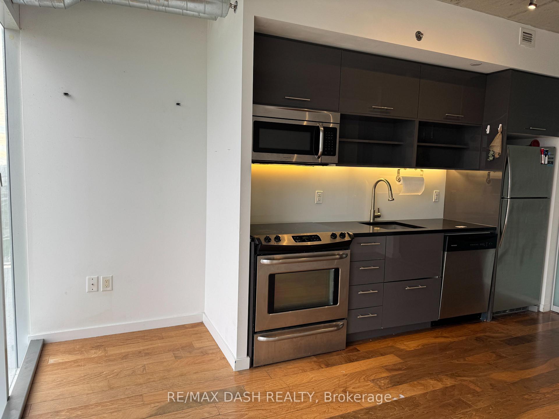 Photo 3 of Unit 802, 32 Trolley Crescent, Toronto, Waterfront Communities — HOMEH