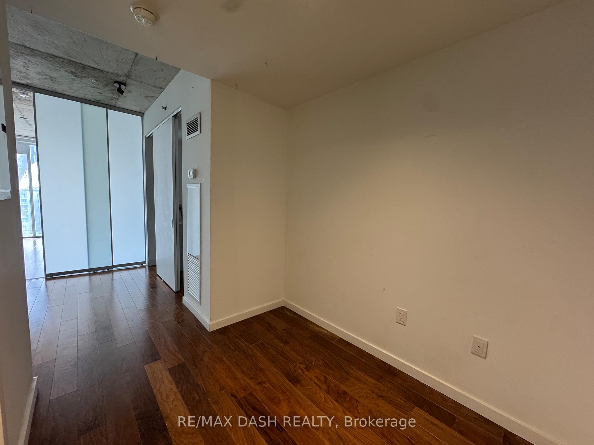 Photo 5 of Unit 802, 32 Trolley Crescent, Toronto, Waterfront Communities — HOMEH