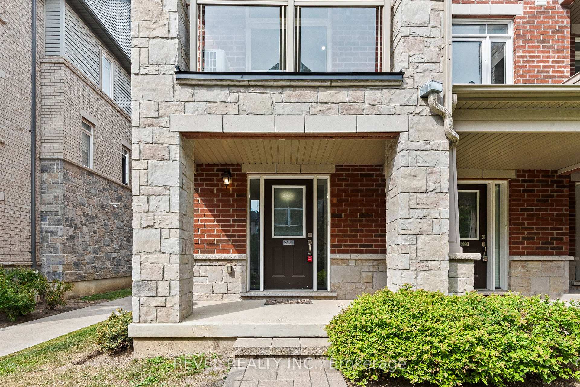Photo 2 of 2621 Garrison Crossing, Pickering, Duffin Heights — HOMEH