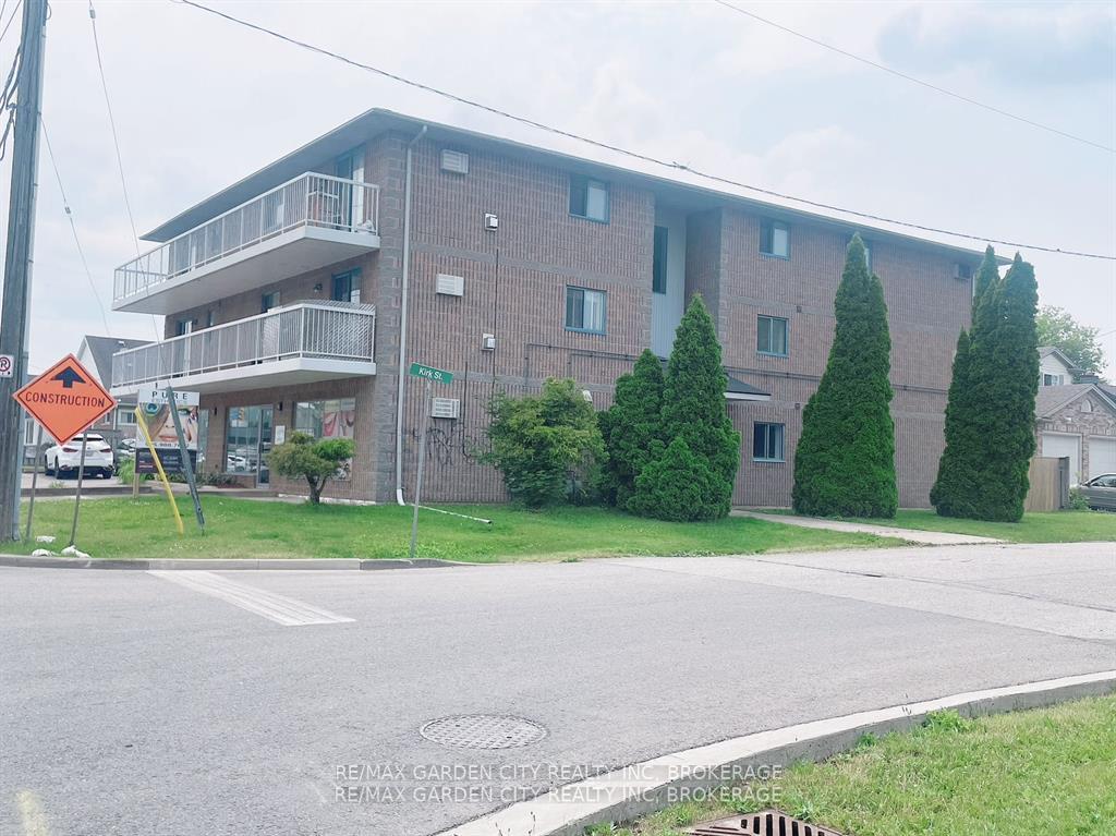 Photo 3 of Unit 102, 210 Pelham Road, St. Catharines, Western Hill — HOMEH