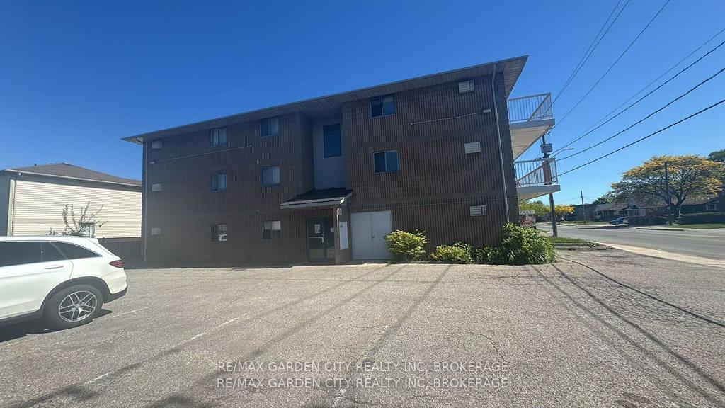 Photo 23 of Unit 102, 210 Pelham Road, St. Catharines, Western Hill — HOMEH