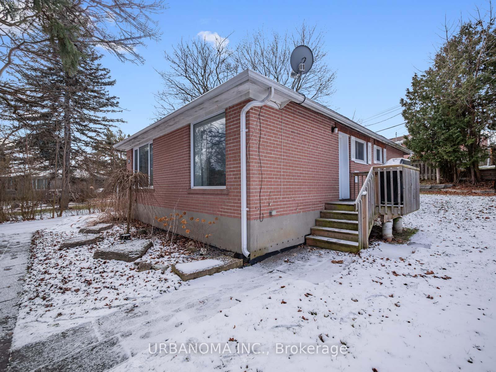 Front of 25 Algonquin Crescent