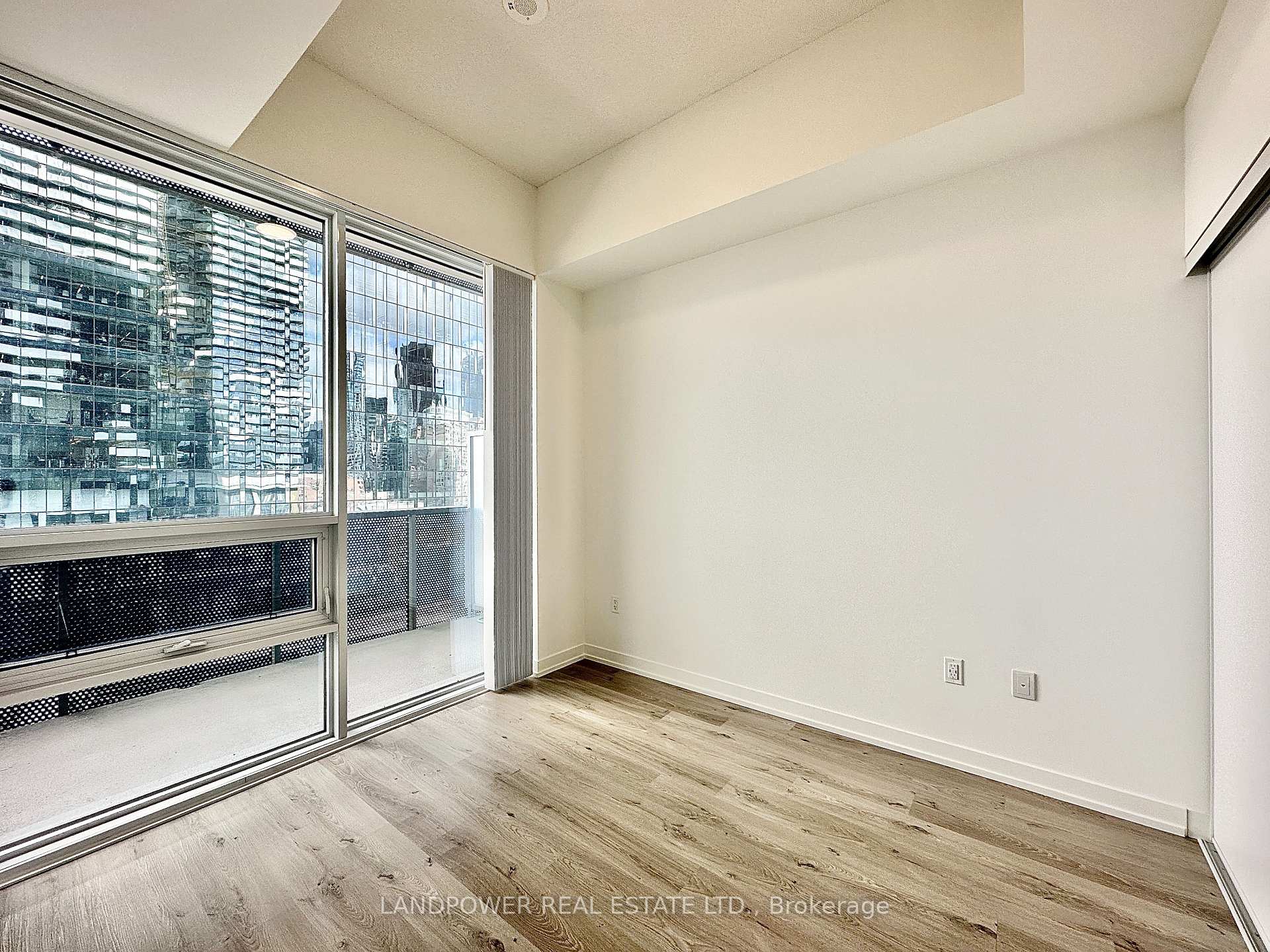 Photo 6 of Unit 1208, 138 Downes Street, Toronto, Waterfront Communities — HOMEH