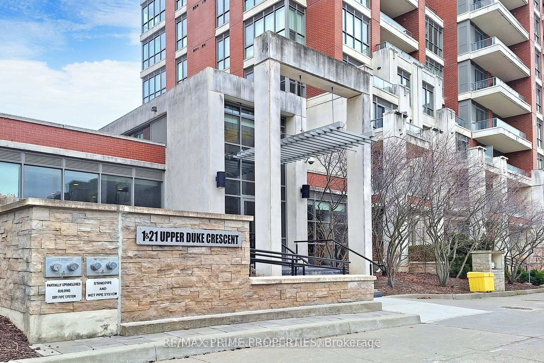 Photo 1 of Unit 310, 21 Upper Duke Crescent, Markham, Unionville — HOMEH