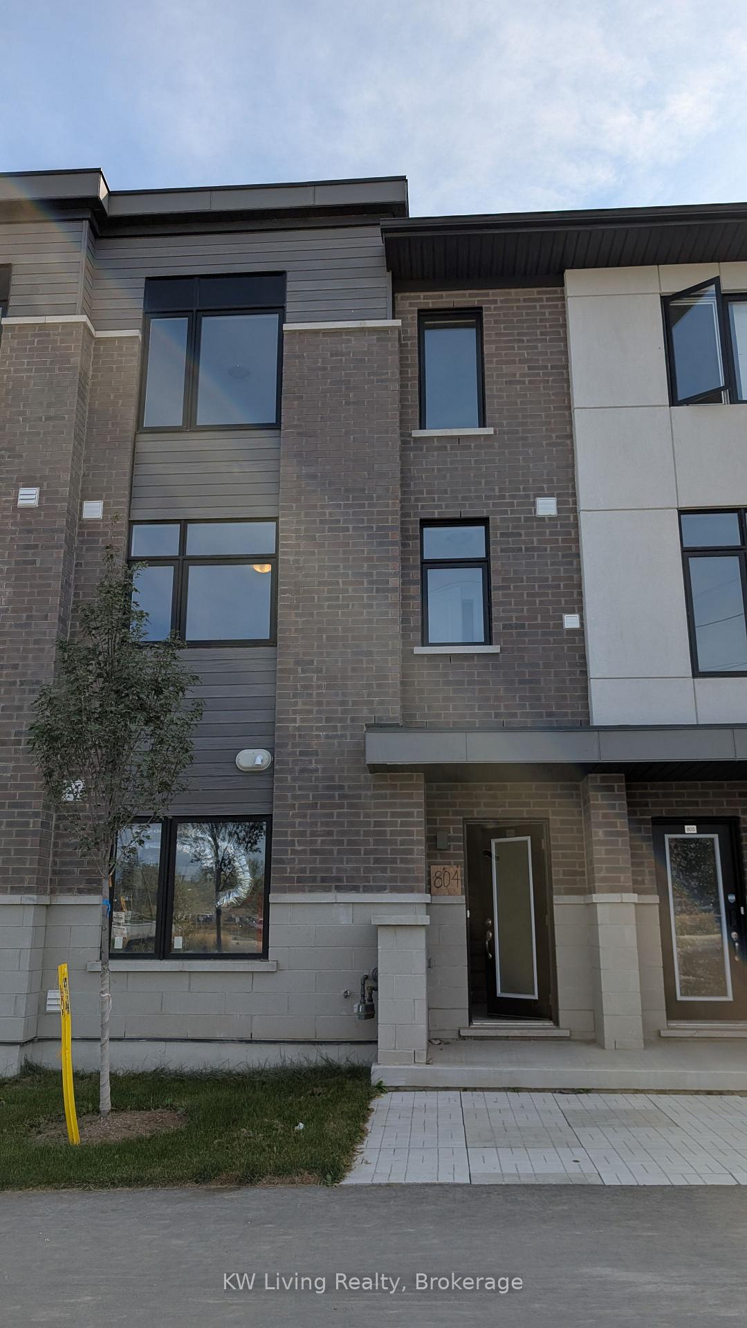 Photo 2 of Unit 806, 1695 Dersan Street, Pickering, Duffin Heights — HOMEH