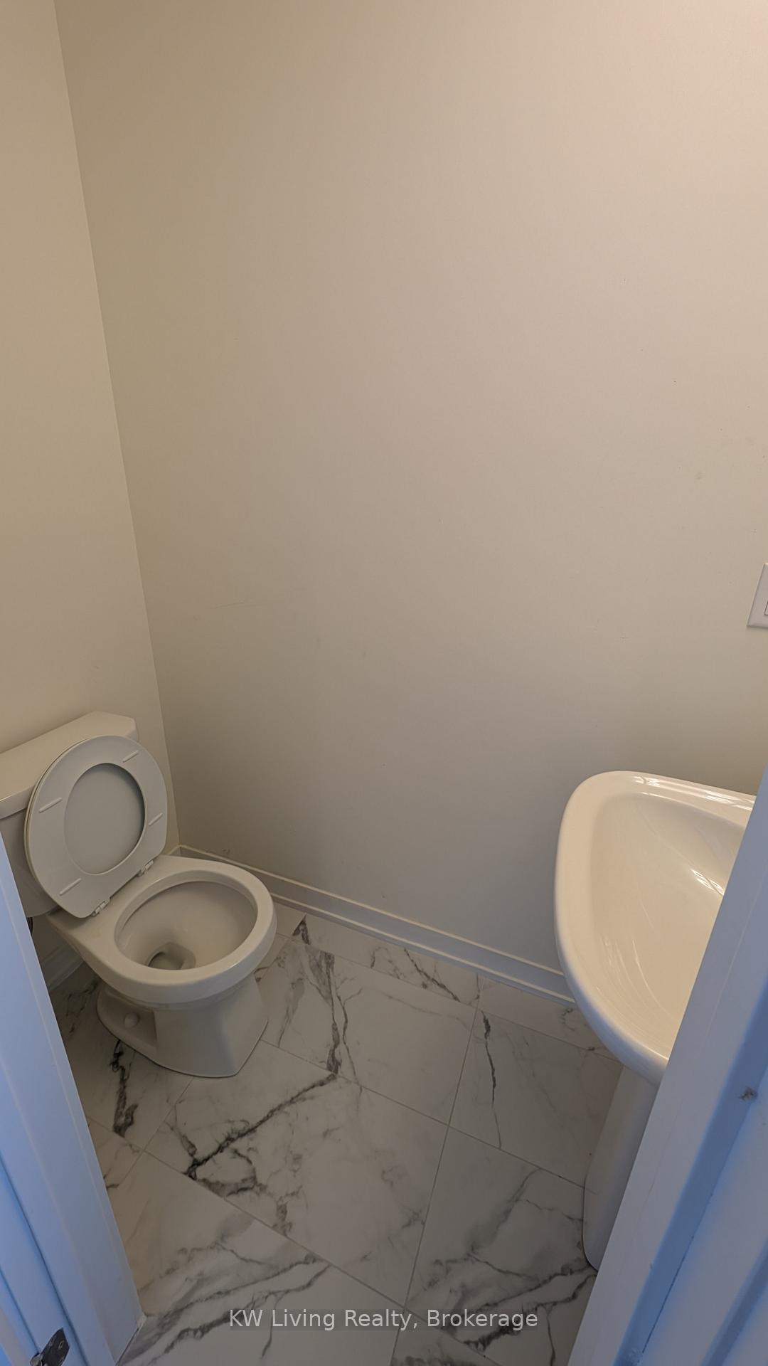 Photo 6 of Unit 806, 1695 Dersan Street, Pickering, Duffin Heights — HOMEH