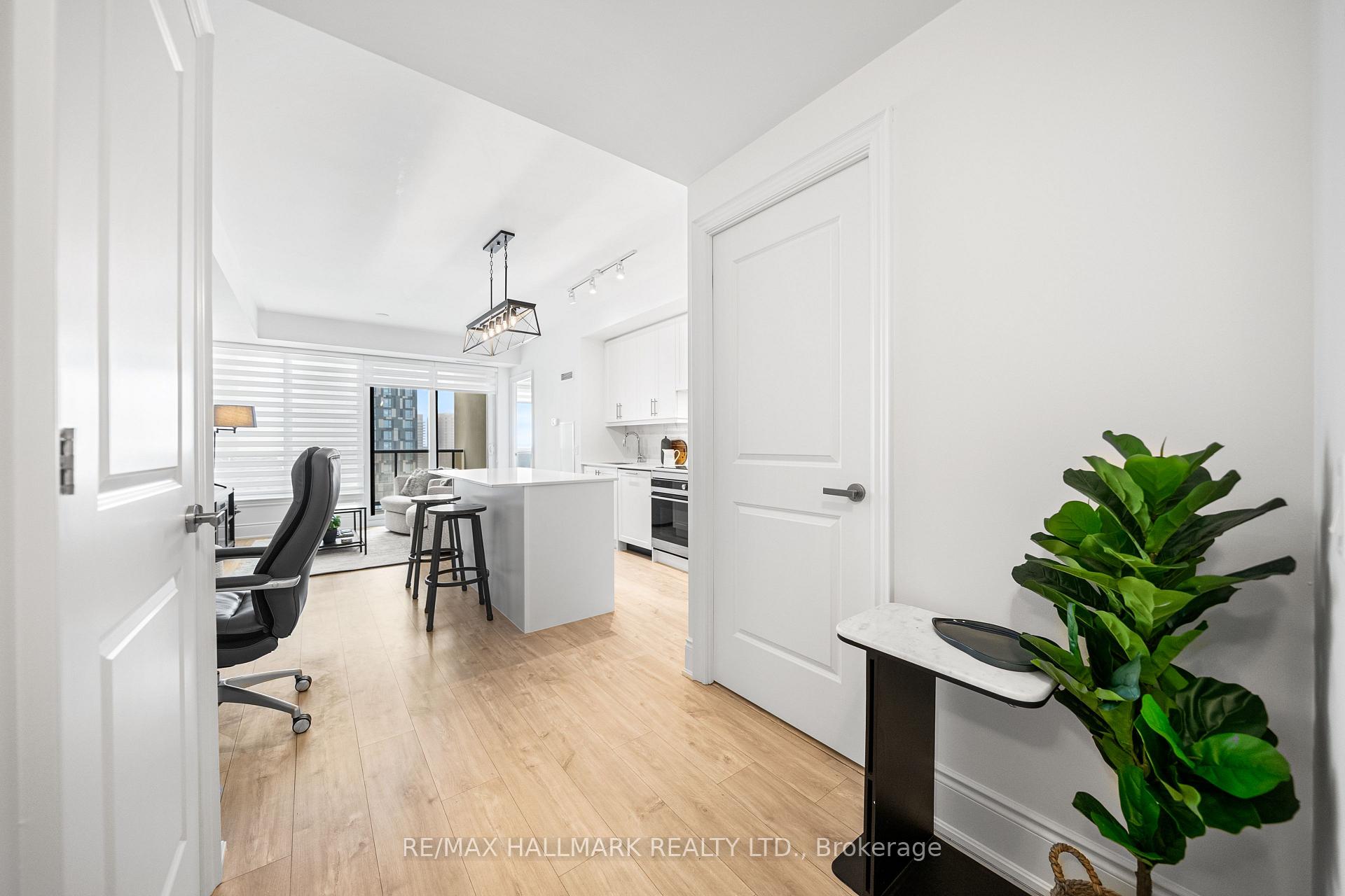 Photo 3 of Unit 902, 9075 Jane Street, Vaughan, Concord — HOMEH