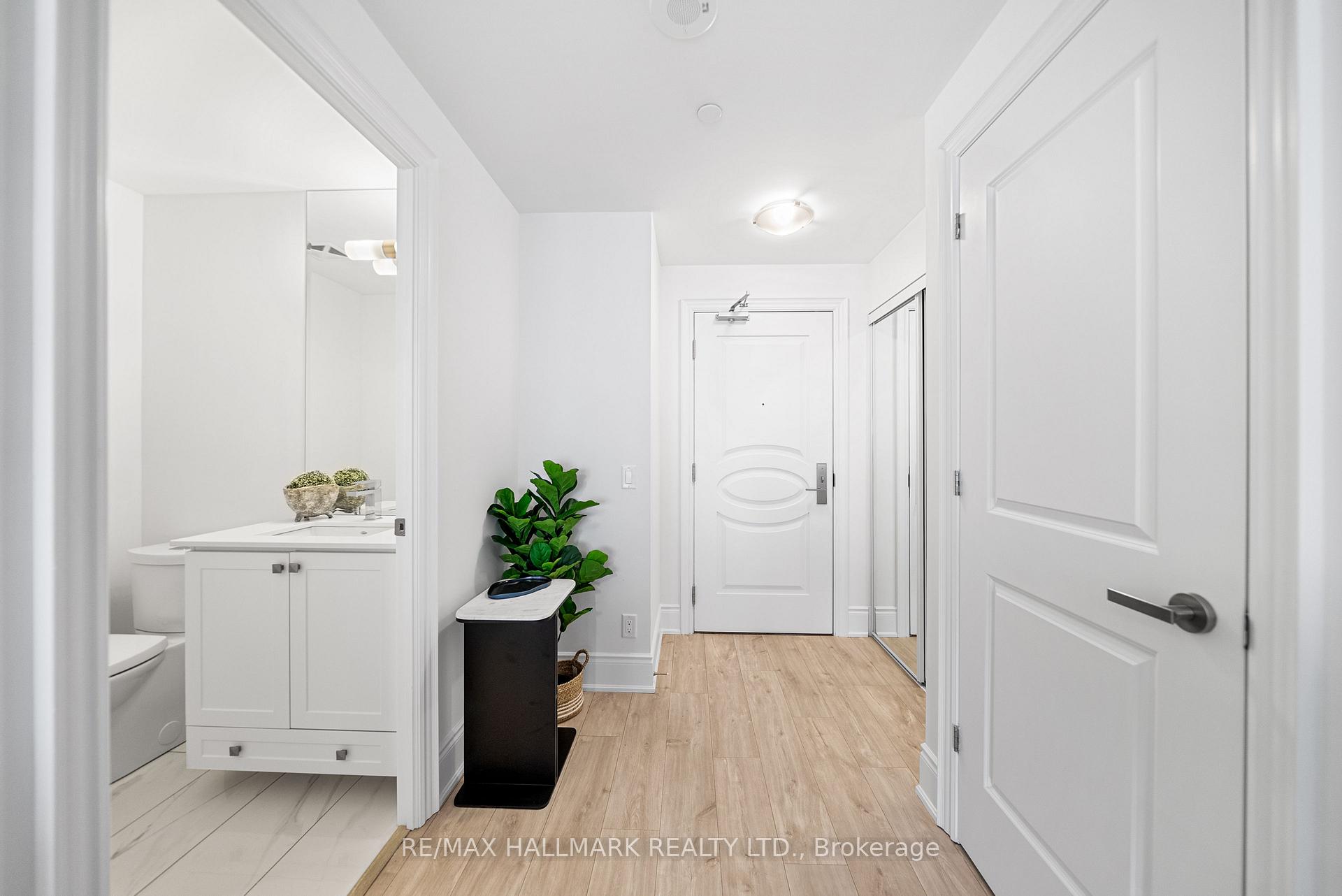 Photo 4 of Unit 902, 9075 Jane Street, Vaughan, Concord — HOMEH