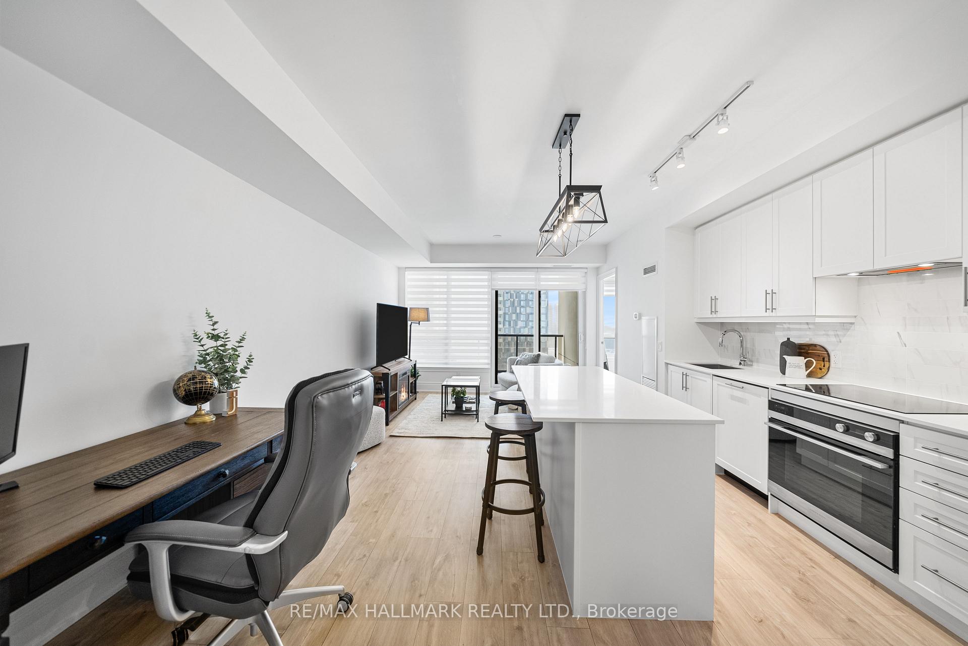 Photo 5 of Unit 902, 9075 Jane Street, Vaughan, Concord — HOMEH