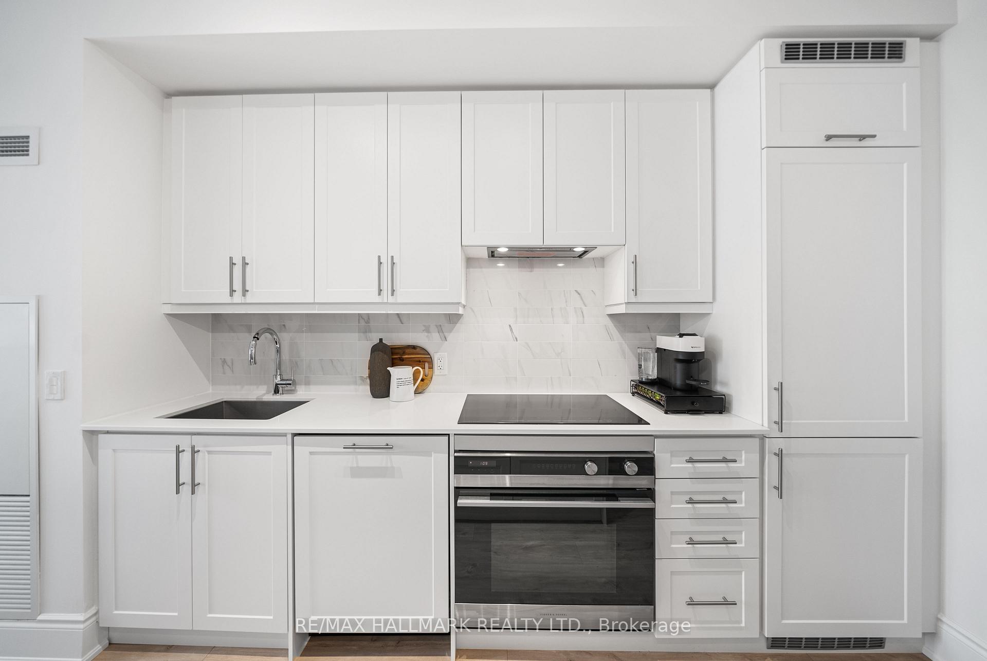 Photo 7 of Unit 902, 9075 Jane Street, Vaughan, Concord — HOMEH