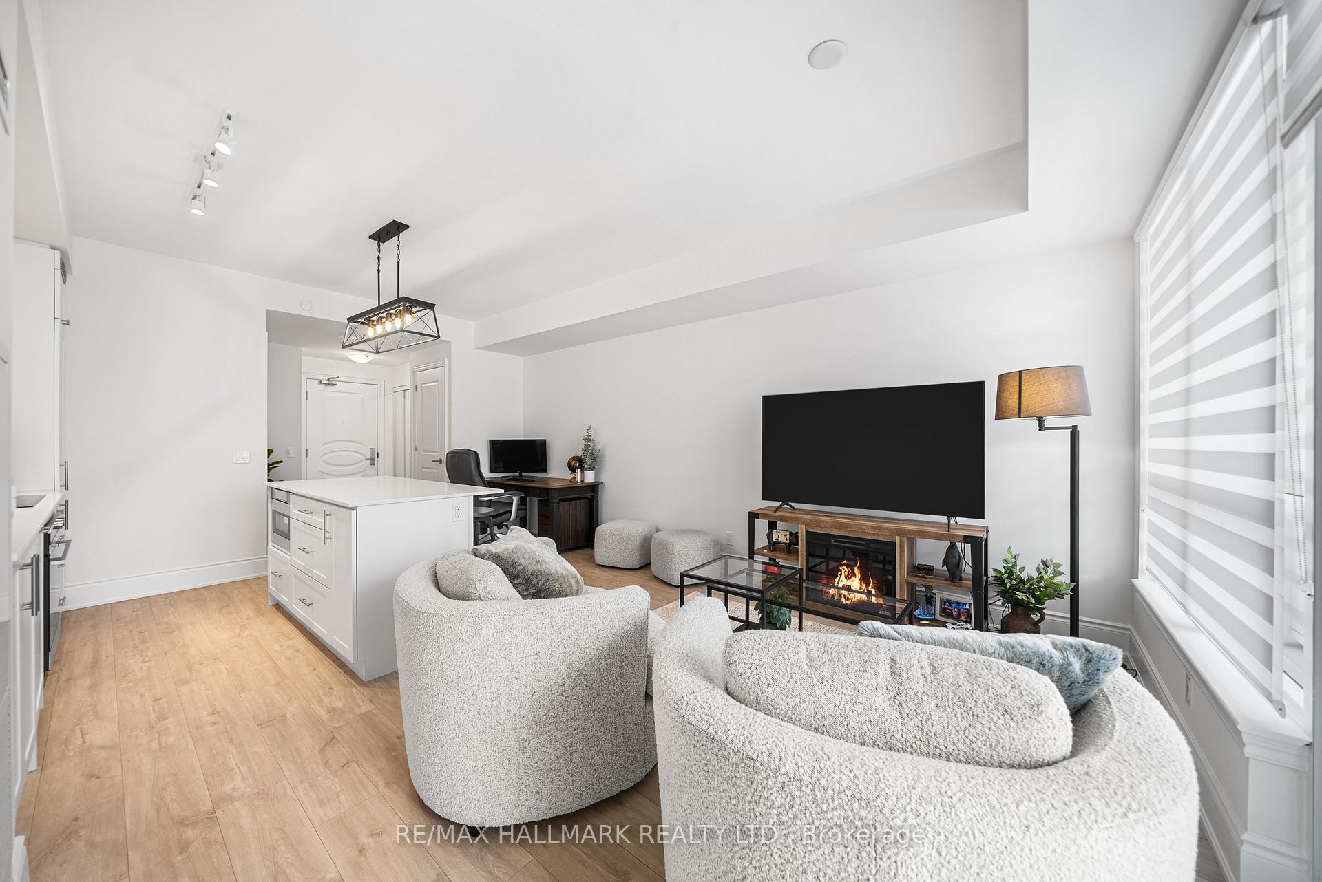 Photo 12 of Unit 902, 9075 Jane Street, Vaughan, Concord — HOMEH