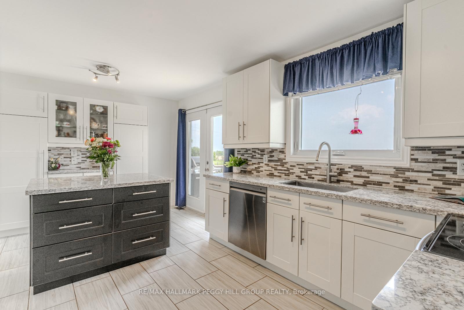 Photo 3 of 3413 McCarthy Drive, Clearview, Rural Clearview — HOMEH