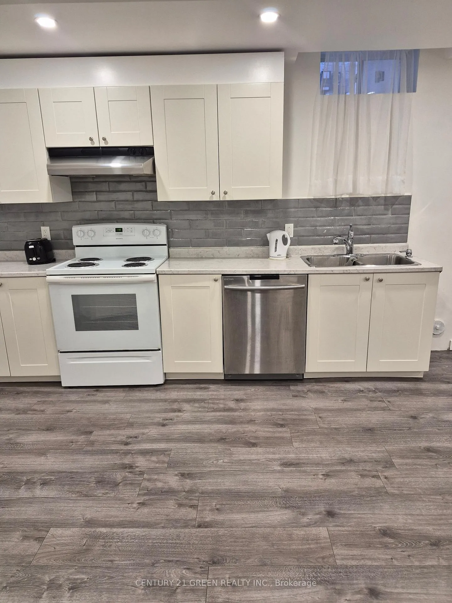 Photo 2 of Unit Lower, 221 Gardenbrooke Trail, Brampton, Bram East — HOMEH