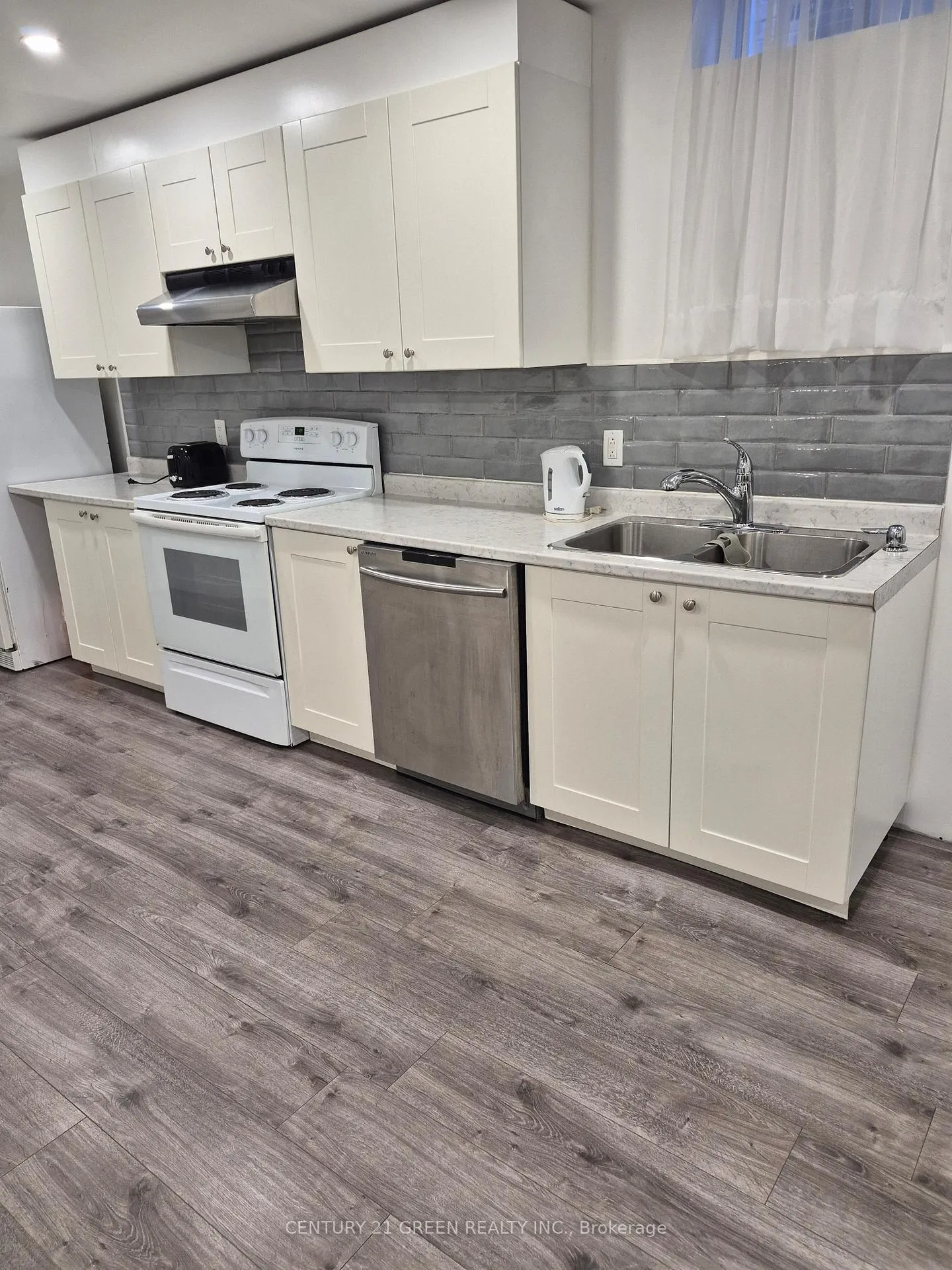 Photo 3 of Unit Lower, 221 Gardenbrooke Trail, Brampton, Bram East — HOMEH