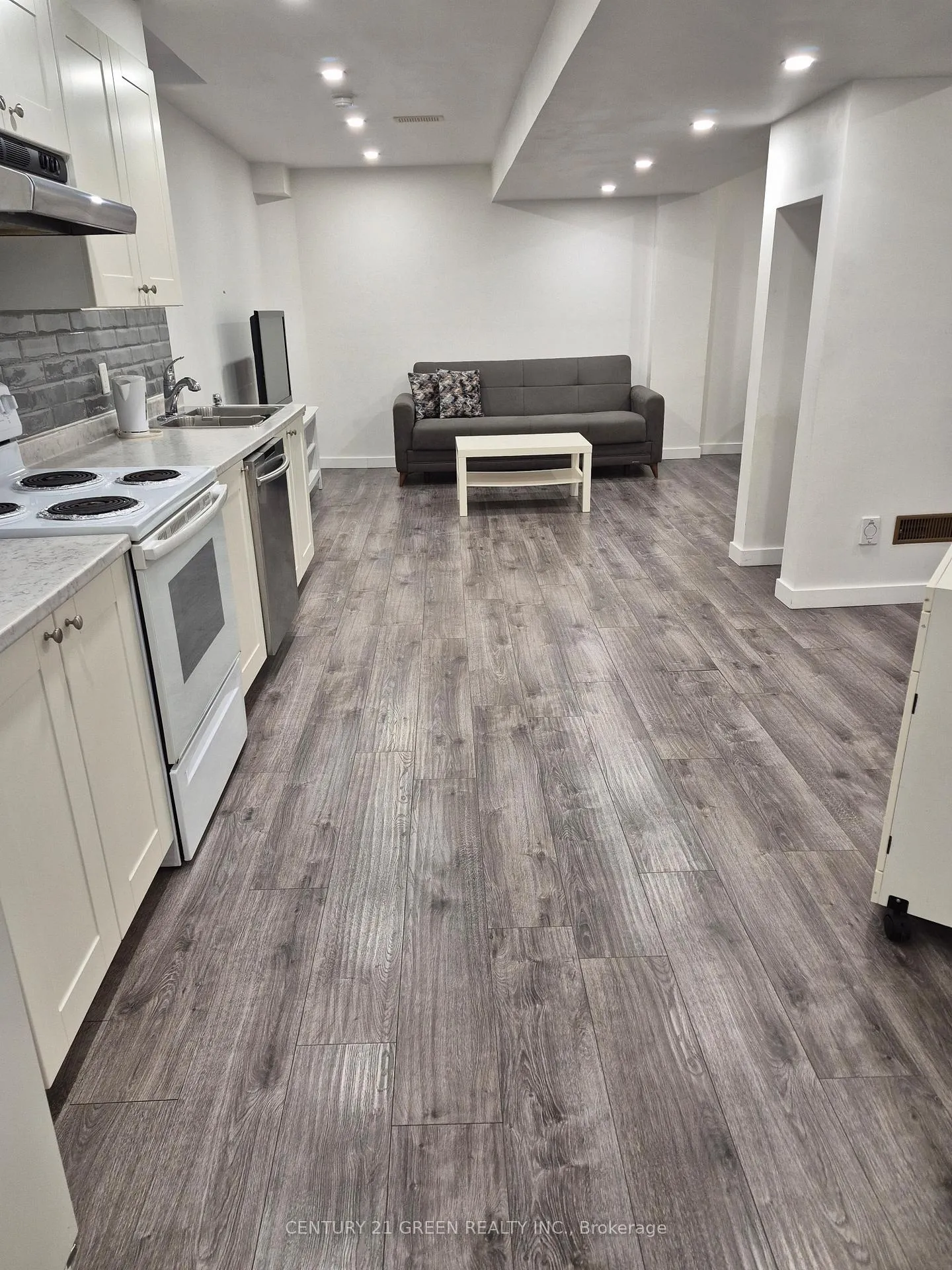 Photo 5 of Unit Lower, 221 Gardenbrooke Trail, Brampton, Bram East — HOMEH