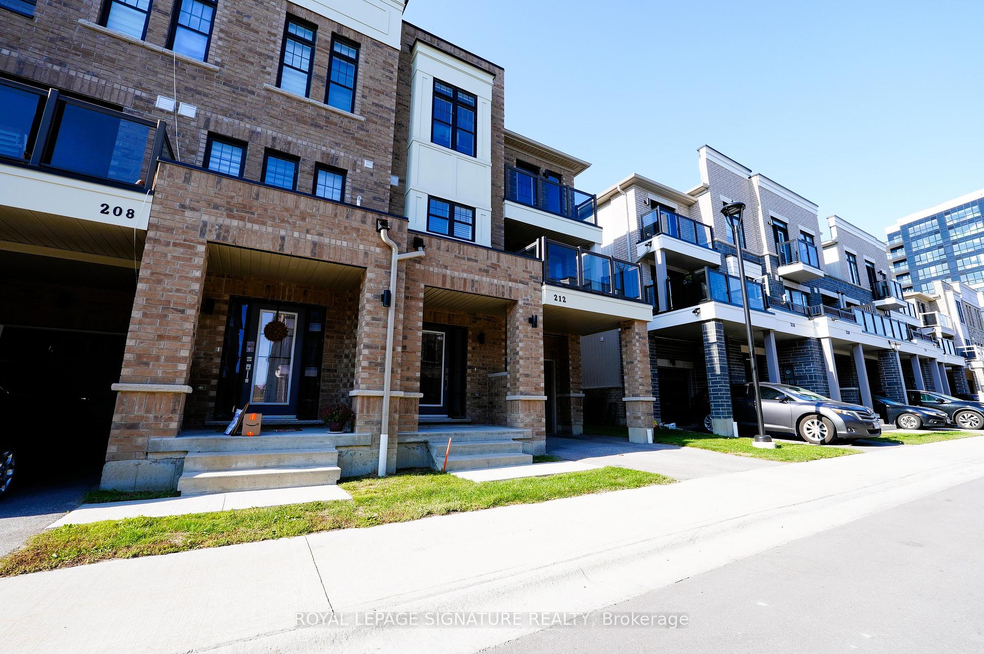 Photo 2 of 212 Lord Elgin Lane, Clarington, Bowmanville — HOMEH