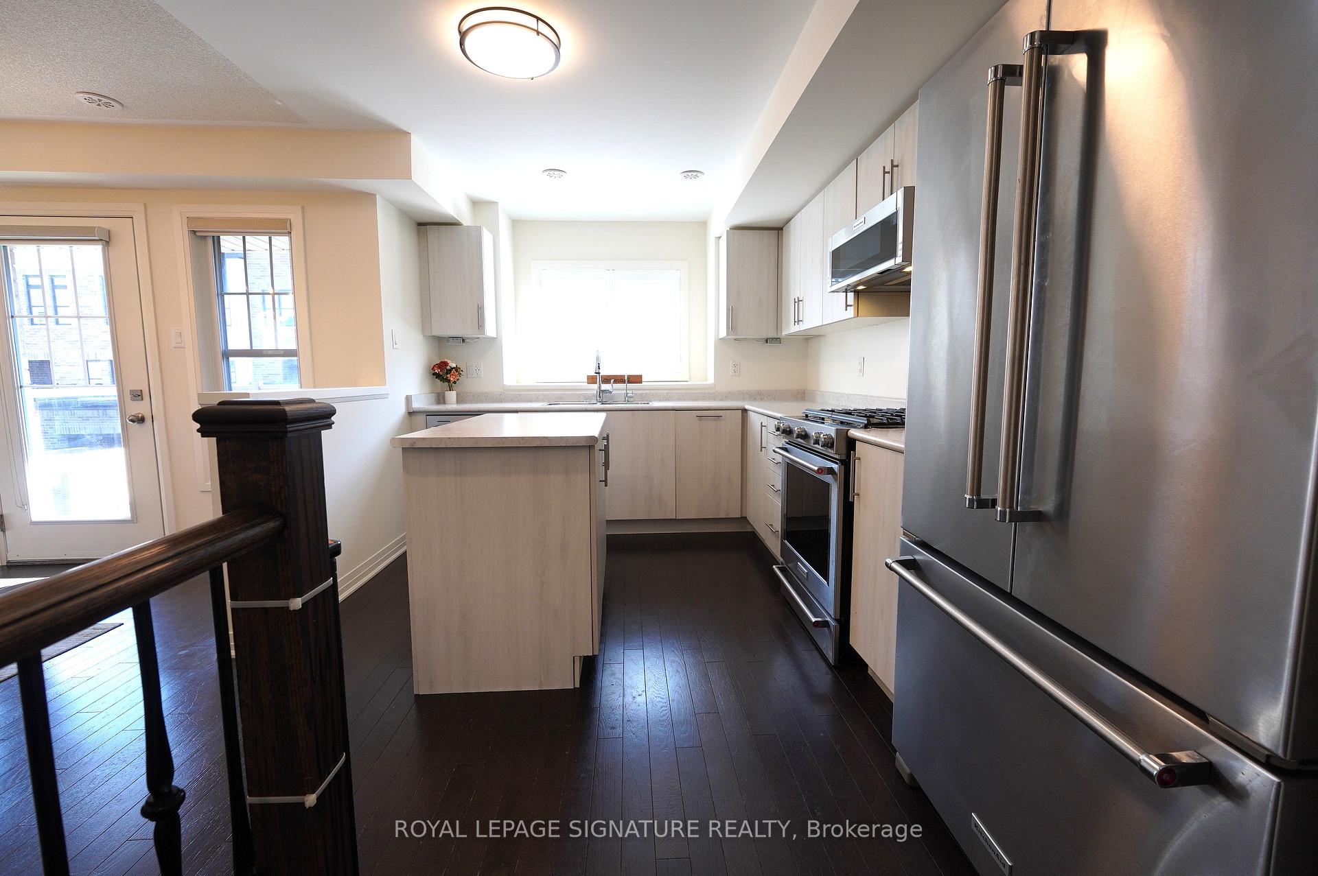 Photo 8 of 212 Lord Elgin Lane, Clarington, Bowmanville — HOMEH