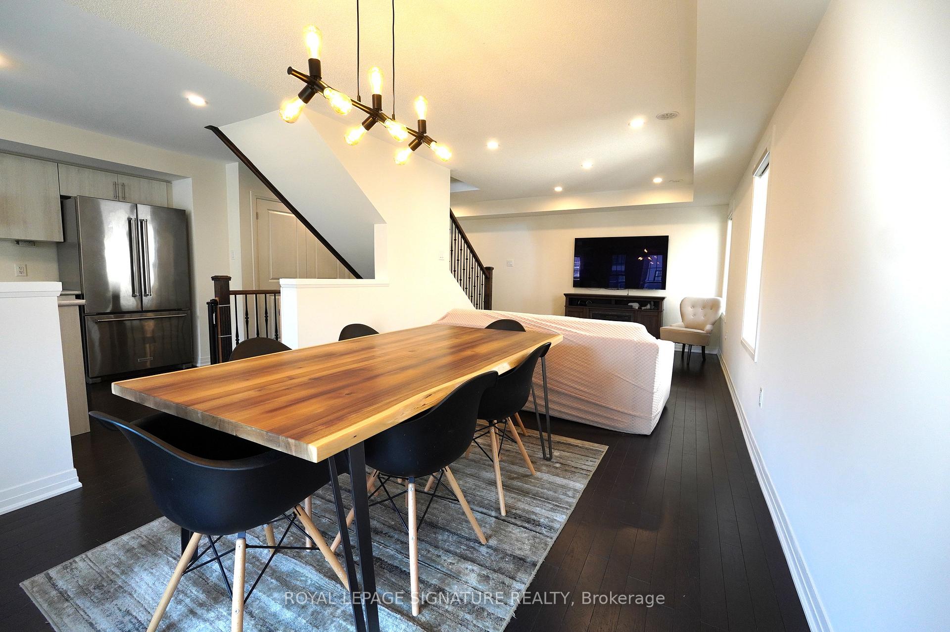 Photo 11 of 212 Lord Elgin Lane, Clarington, Bowmanville — HOMEH