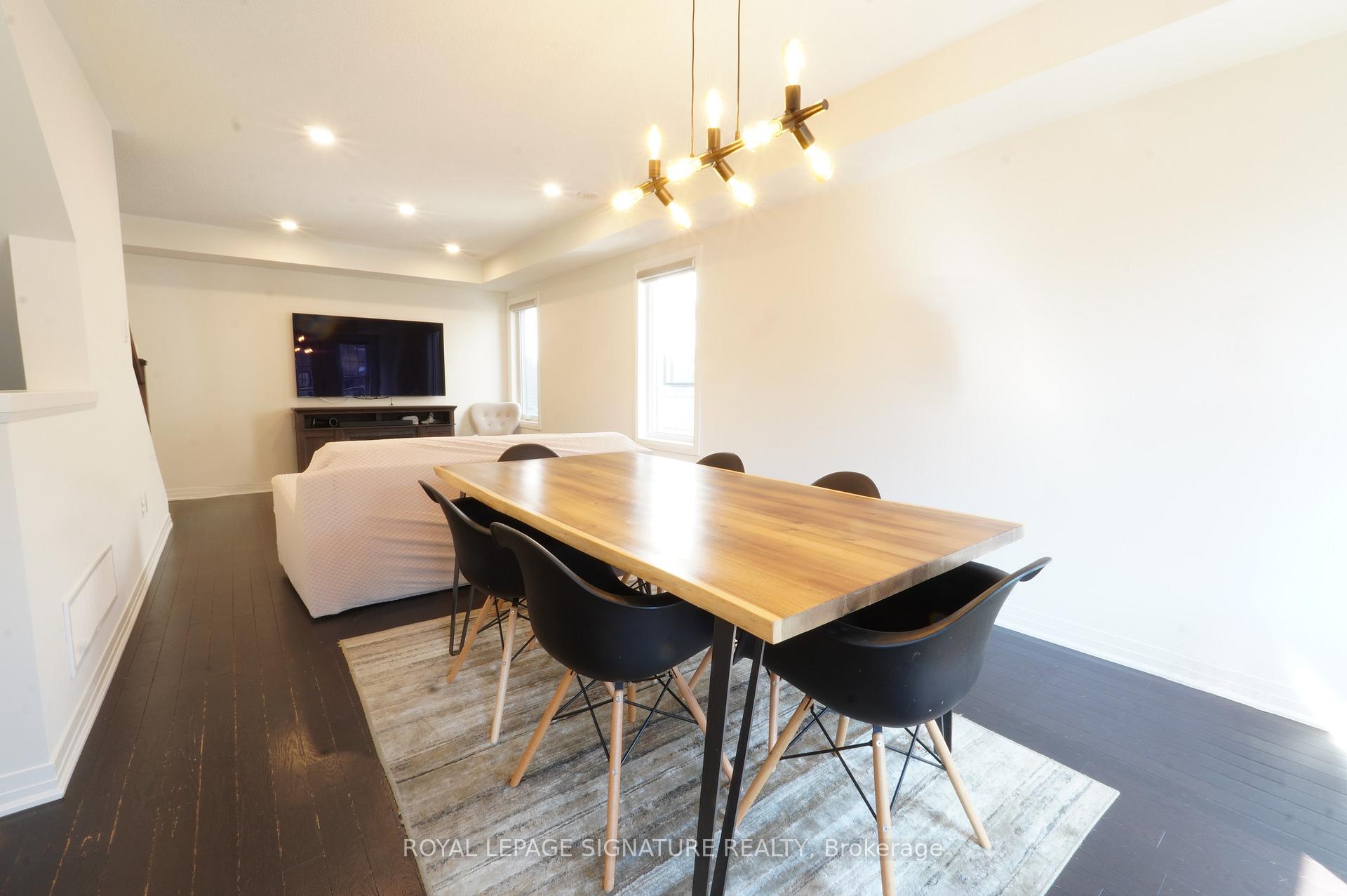 Photo 12 of 212 Lord Elgin Lane, Clarington, Bowmanville — HOMEH