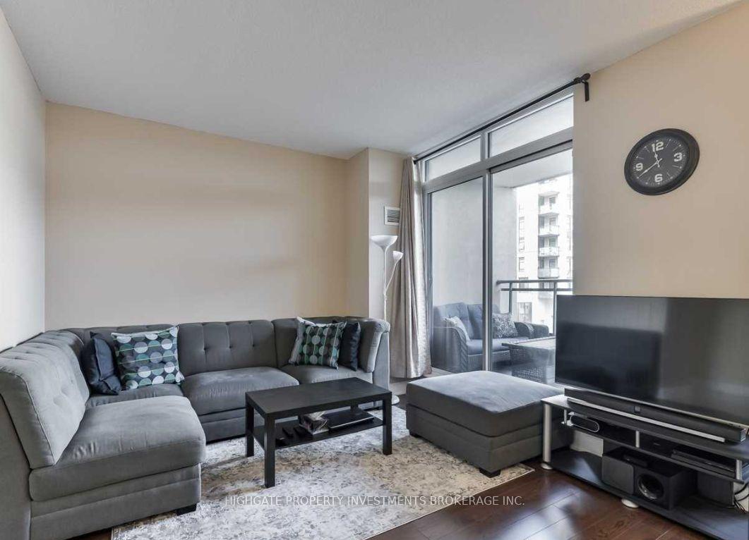 Photo 6 of Unit 210, 24 Woodstream Boulevard, Vaughan, West Woodbridge — HOMEH