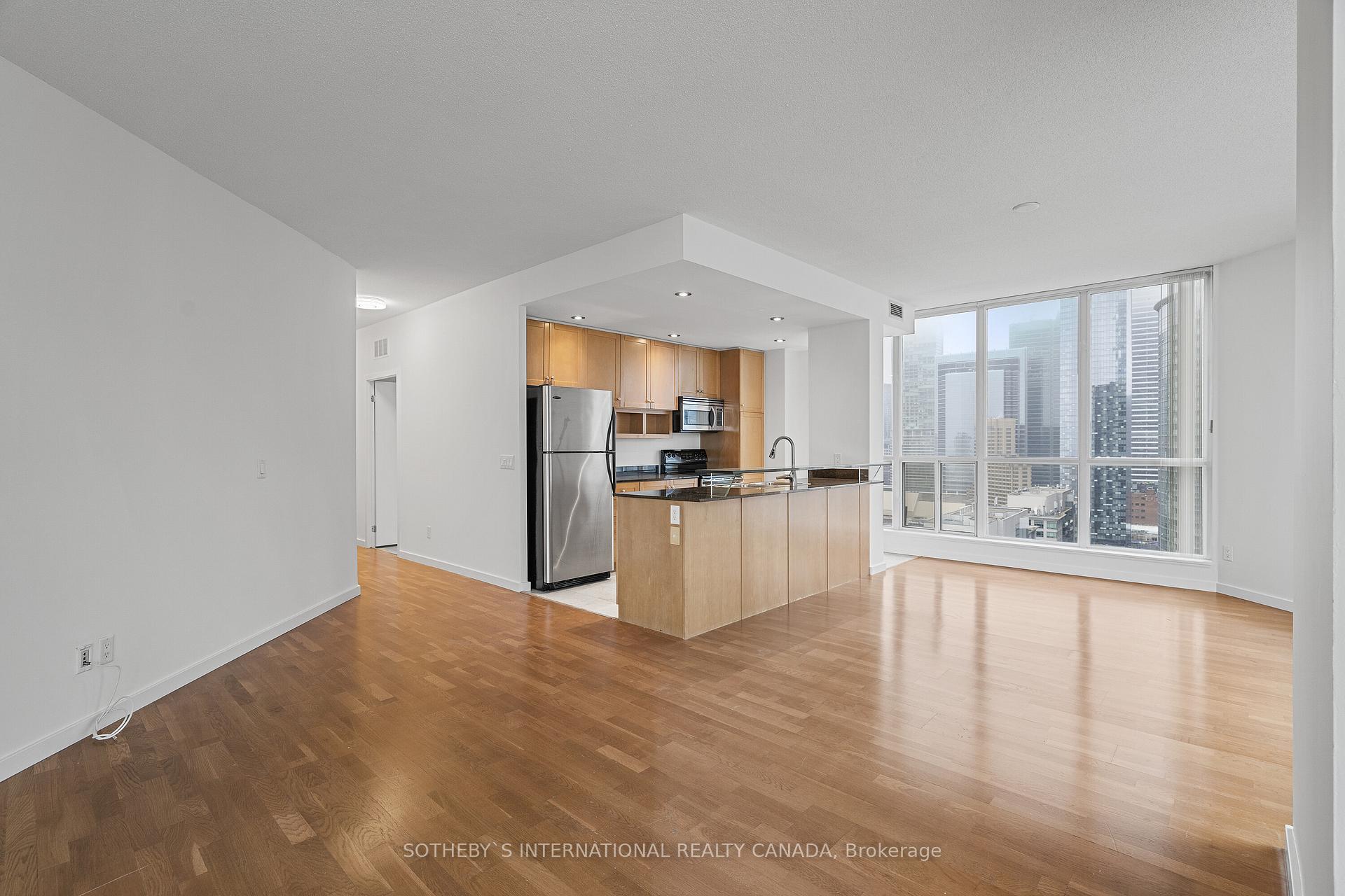 Photo 4 of Unit 2502, 218 Queens Quay W, Toronto, Waterfront Communities — HOMEH