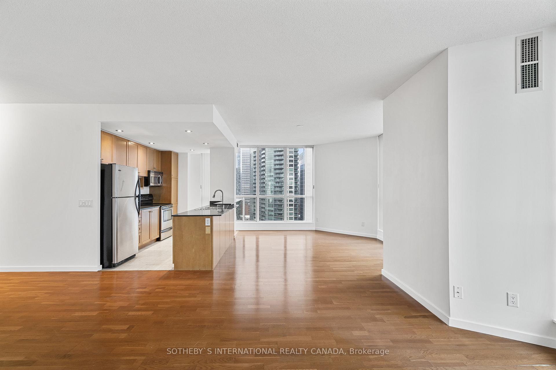 Photo 5 of Unit 2502, 218 Queens Quay W, Toronto, Waterfront Communities — HOMEH