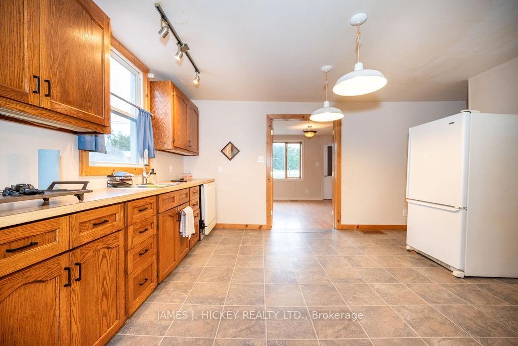 Photo 5 of 33016 Highway 17, Deep River — HOMEH