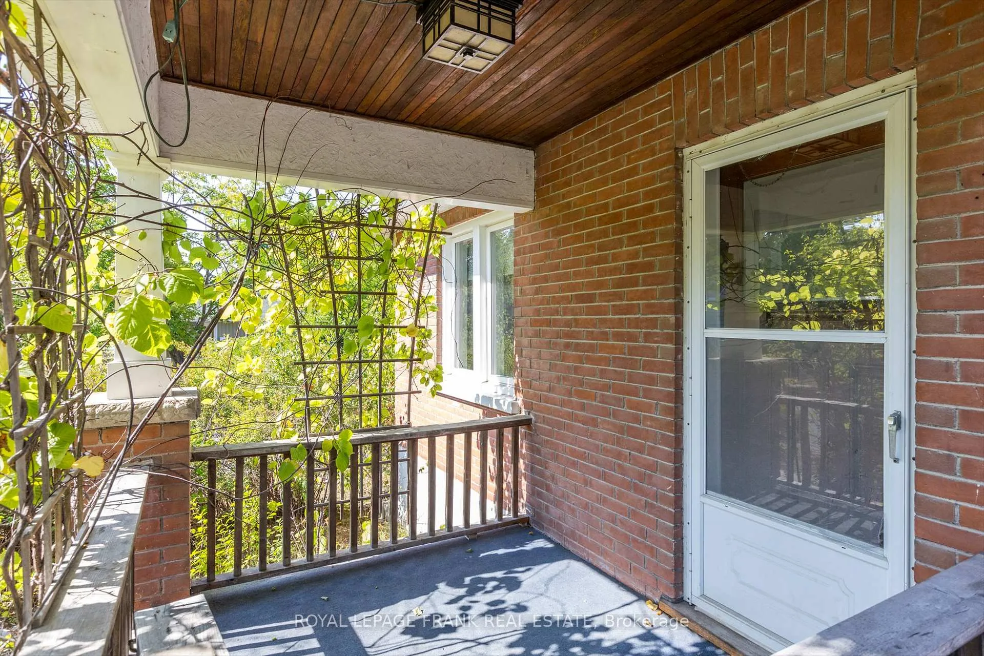 Photo 2 of 720 Bethune Street, Peterborough, Northcrest Ward 5 — HOMEH