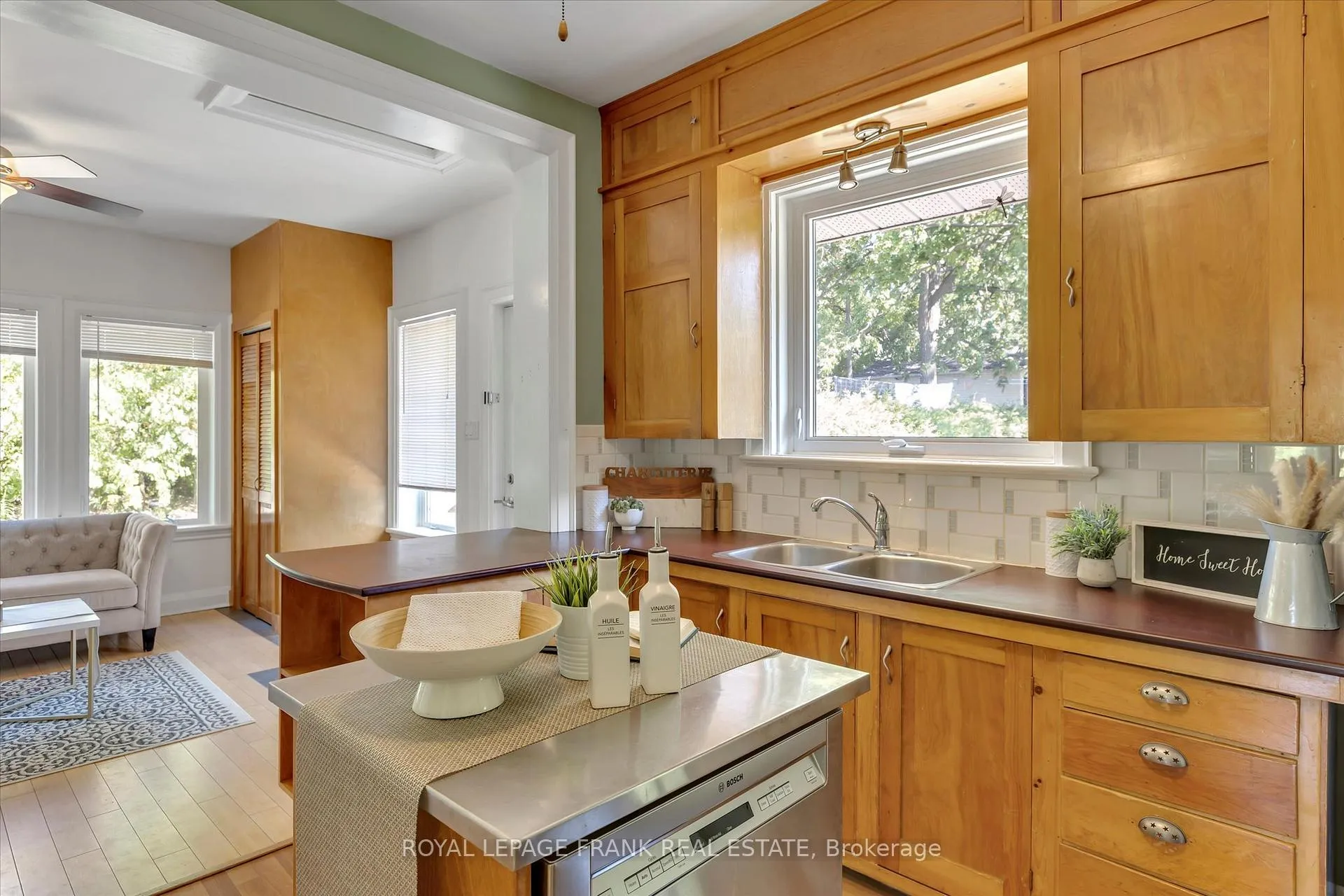 Photo 9 of 720 Bethune Street, Peterborough, Northcrest Ward 5 — HOMEH