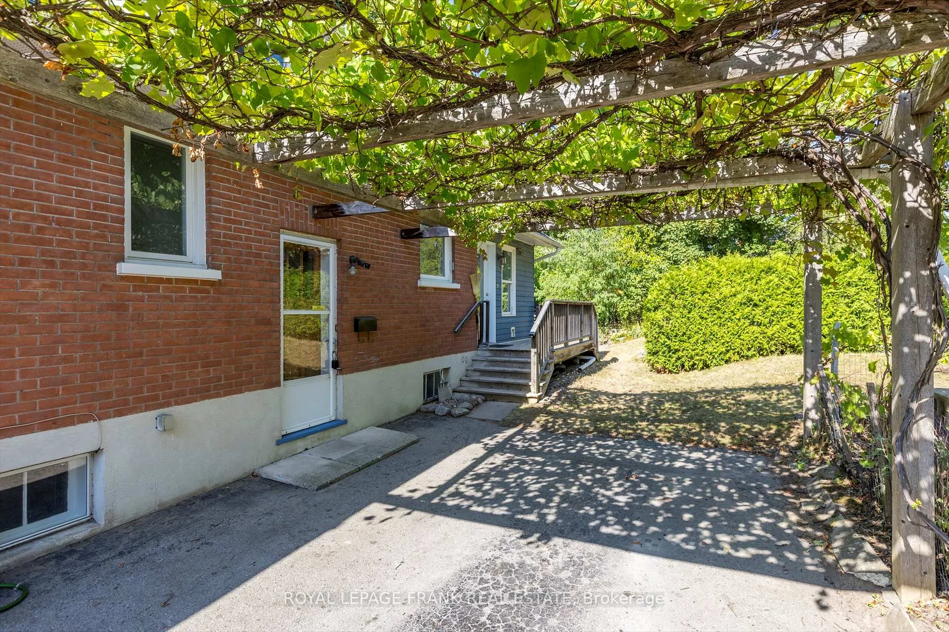 Photo 37 of 720 Bethune Street, Peterborough, Northcrest Ward 5 — HOMEH
