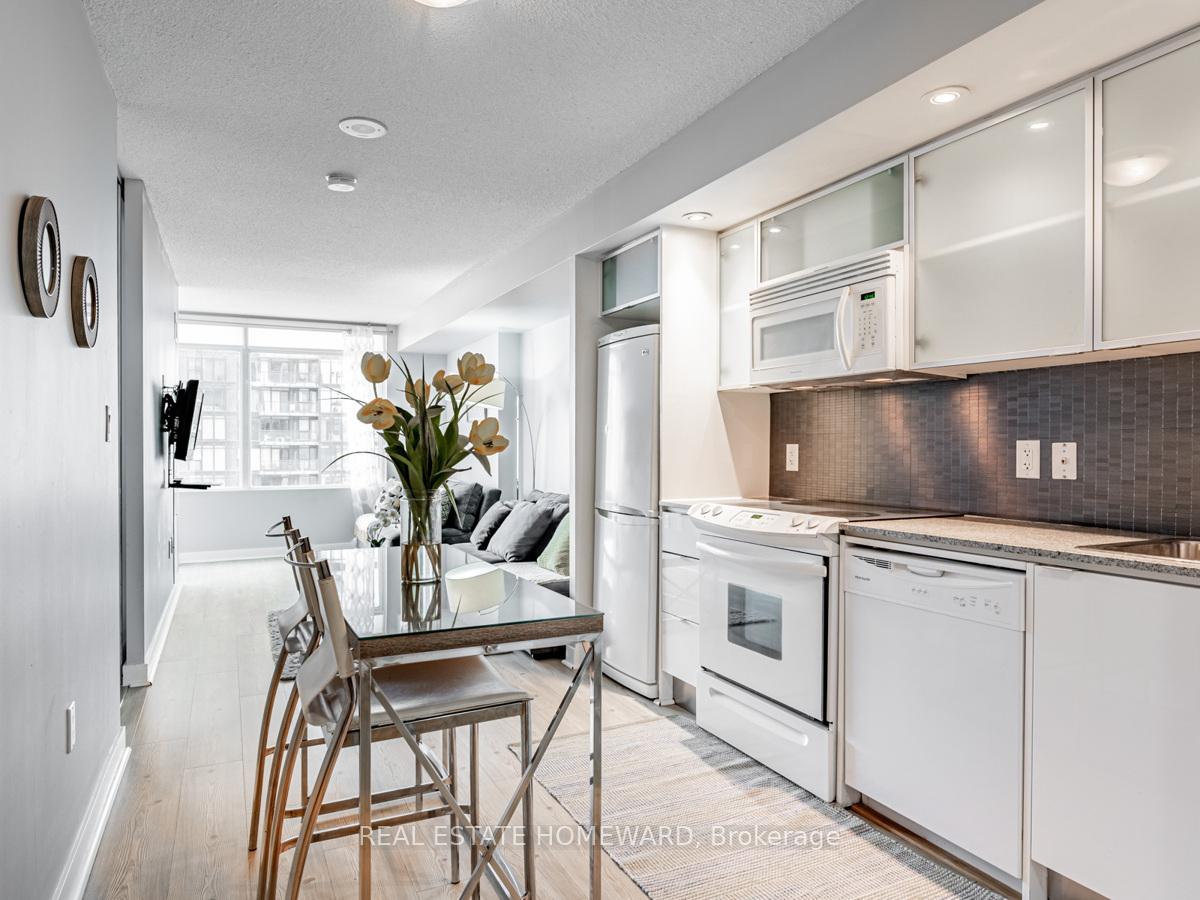 Photo 6 of Unit 1810, 25 Telegram Mews, Toronto, Waterfront Communities — HOMEH