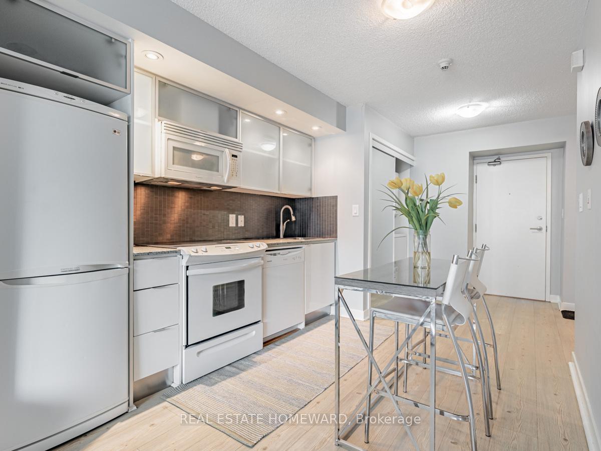 Photo 8 of Unit 1810, 25 Telegram Mews, Toronto, Waterfront Communities — HOMEH