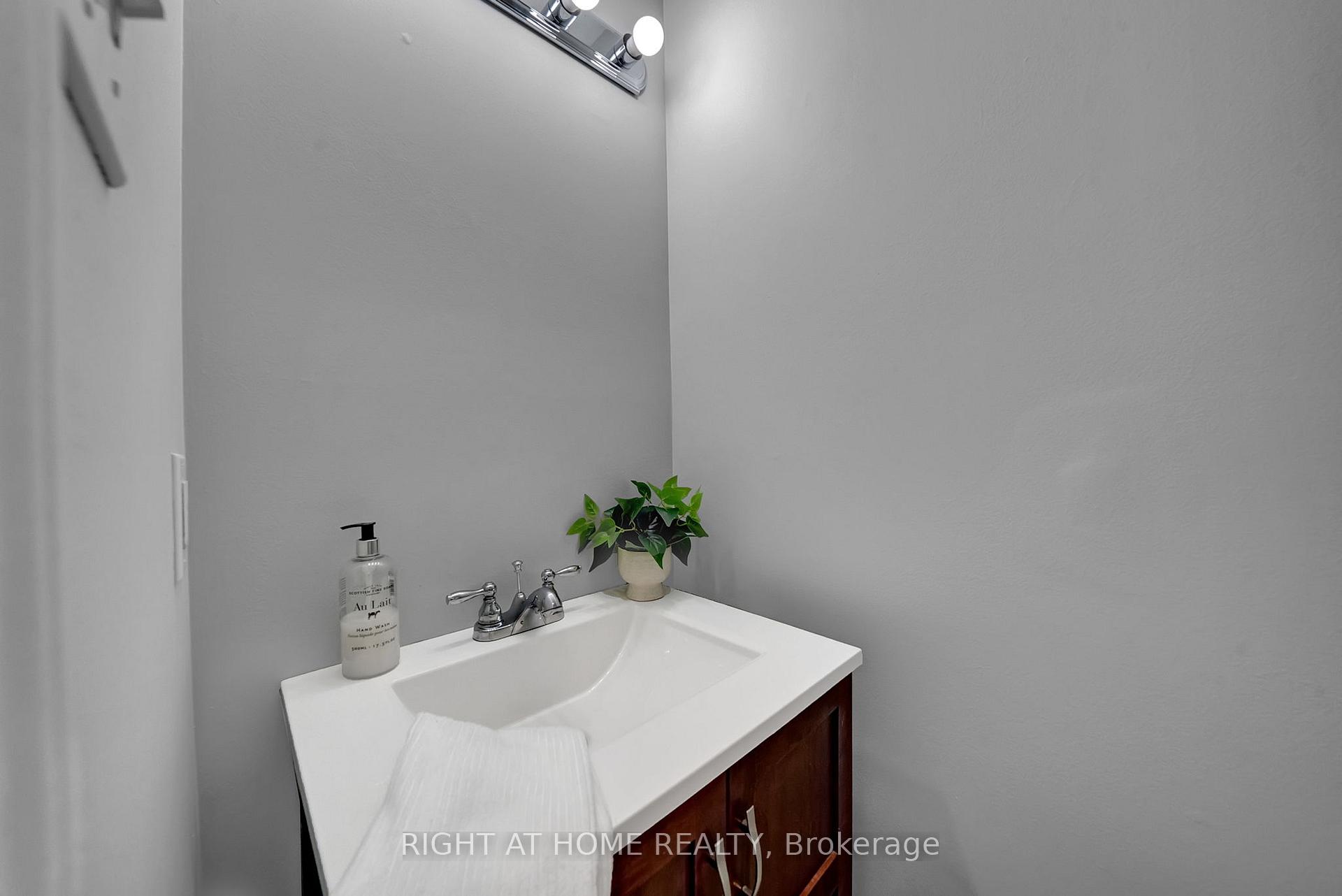 Photo 4 of 9 Kershaw Street, Clarington, Bowmanville — HOMEH