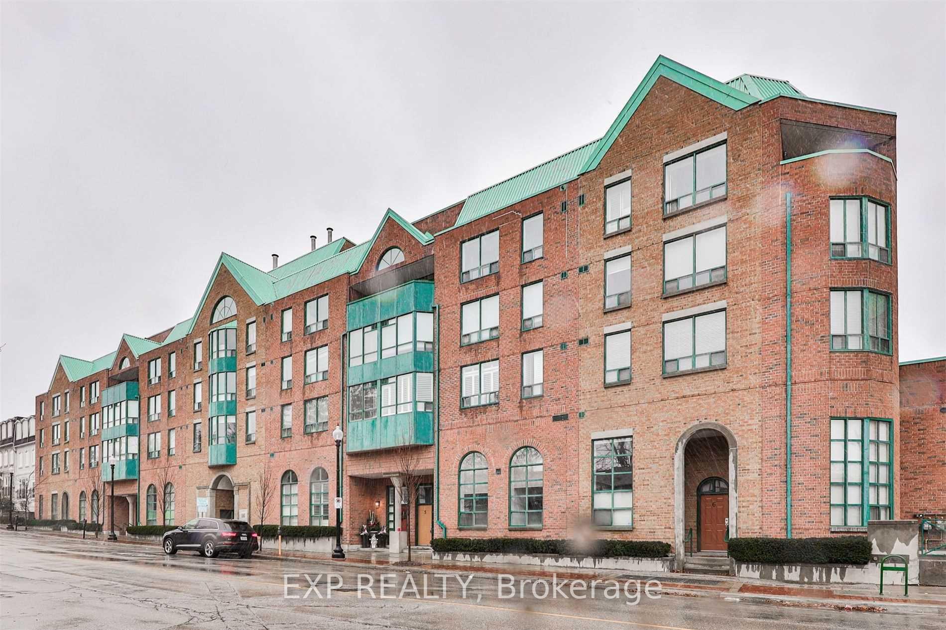 Front of Unit 309, 185 Robinson Street