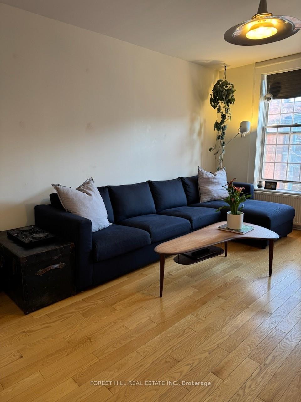 Photo 2 of Unit 3rd Flr, 698 Queen Street W, Toronto, Kensington-Chinatown — HOMEH
