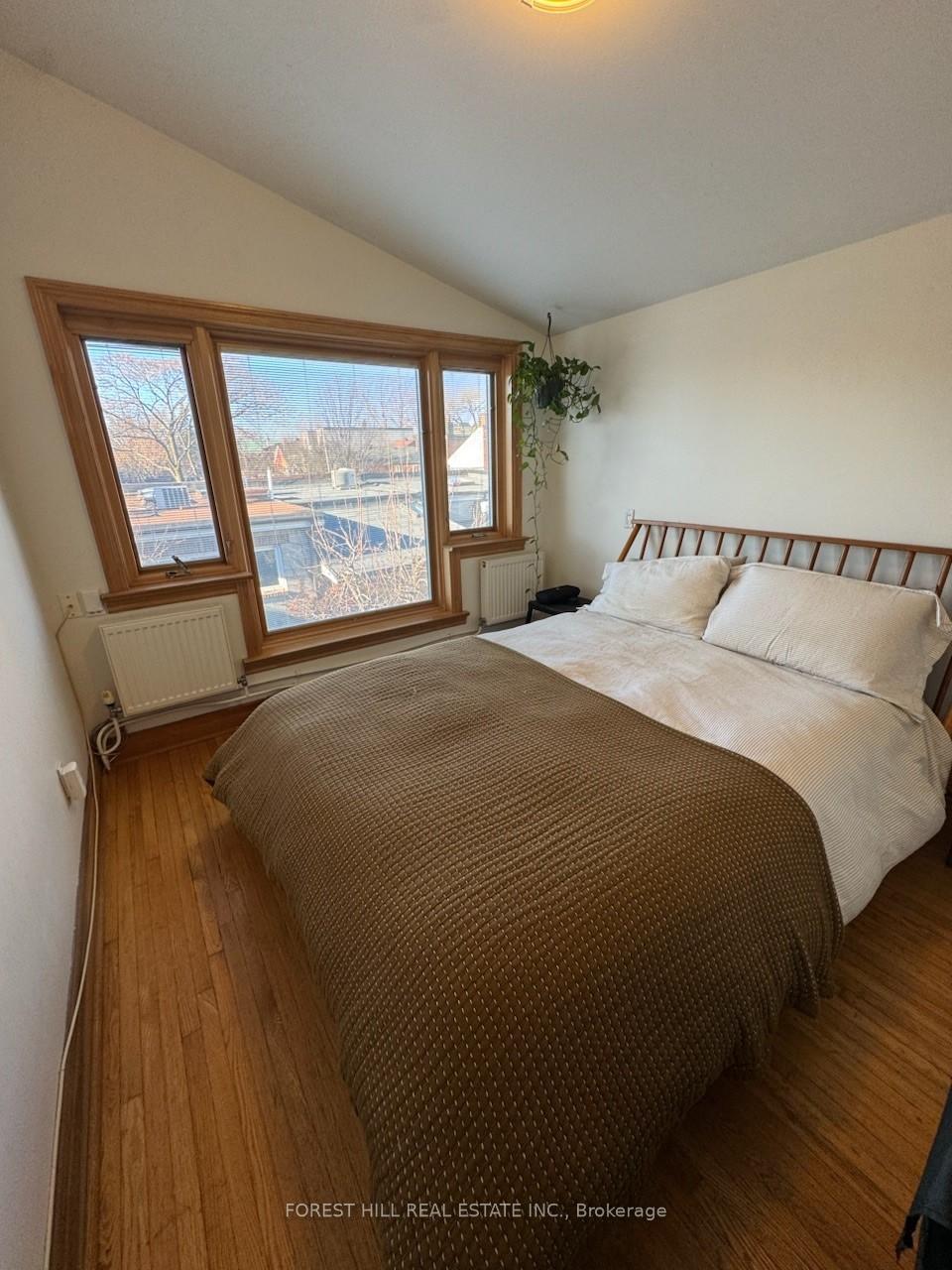 Photo 8 of Unit 3rd Flr, 698 Queen Street W, Toronto, Kensington-Chinatown — HOMEH