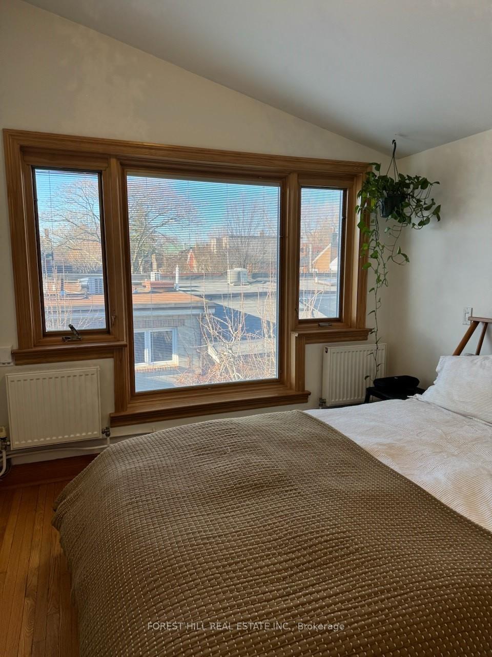 Photo 9 of Unit 3rd Flr, 698 Queen Street W, Toronto, Kensington-Chinatown — HOMEH