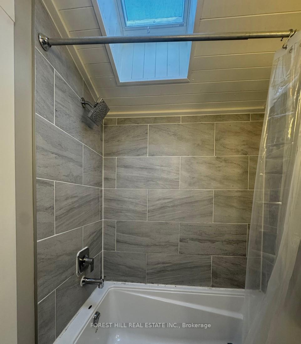 Photo 11 of Unit 3rd Flr, 698 Queen Street W, Toronto, Kensington-Chinatown — HOMEH