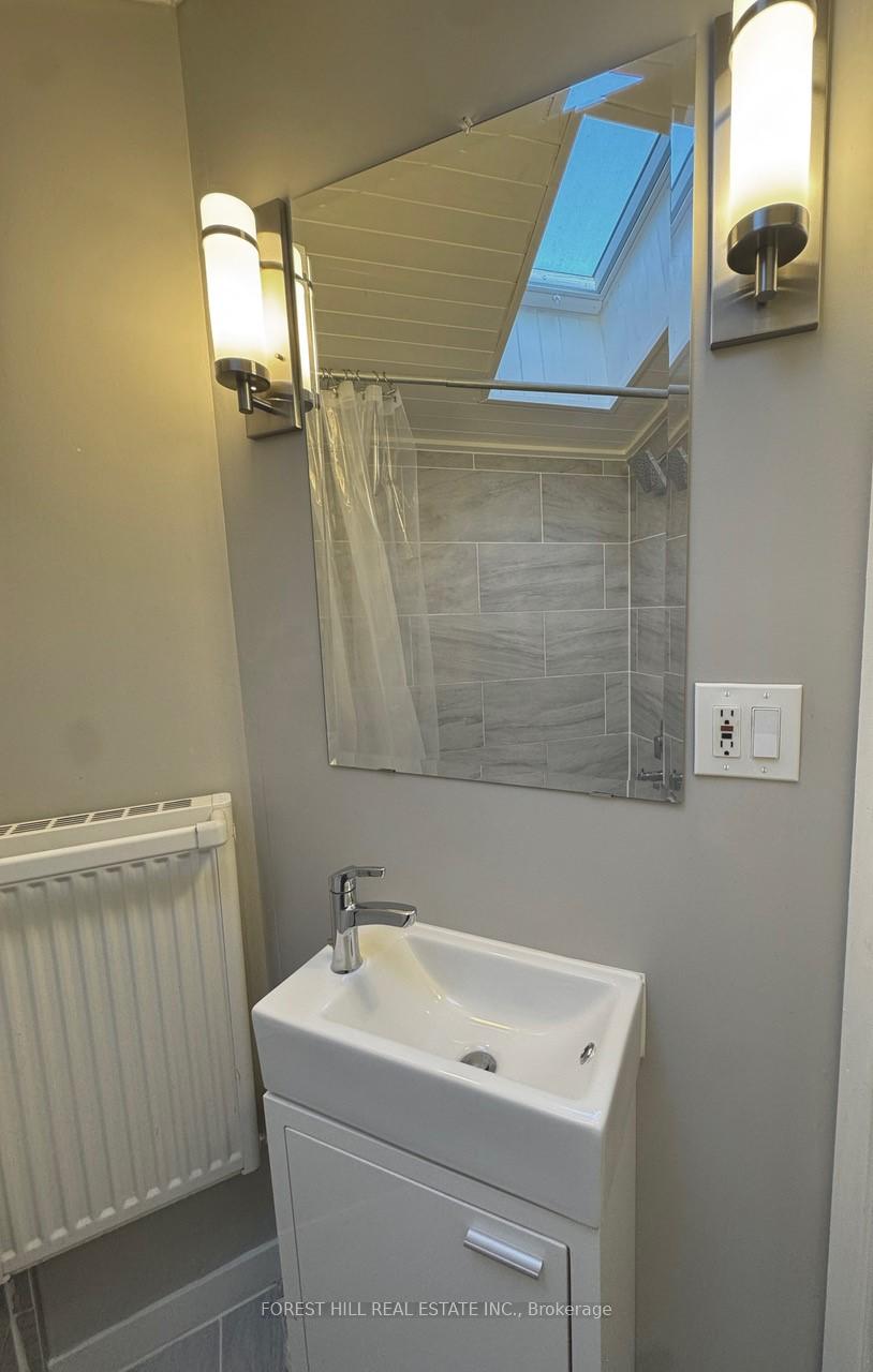 Photo 12 of Unit 3rd Flr, 698 Queen Street W, Toronto, Kensington-Chinatown — HOMEH