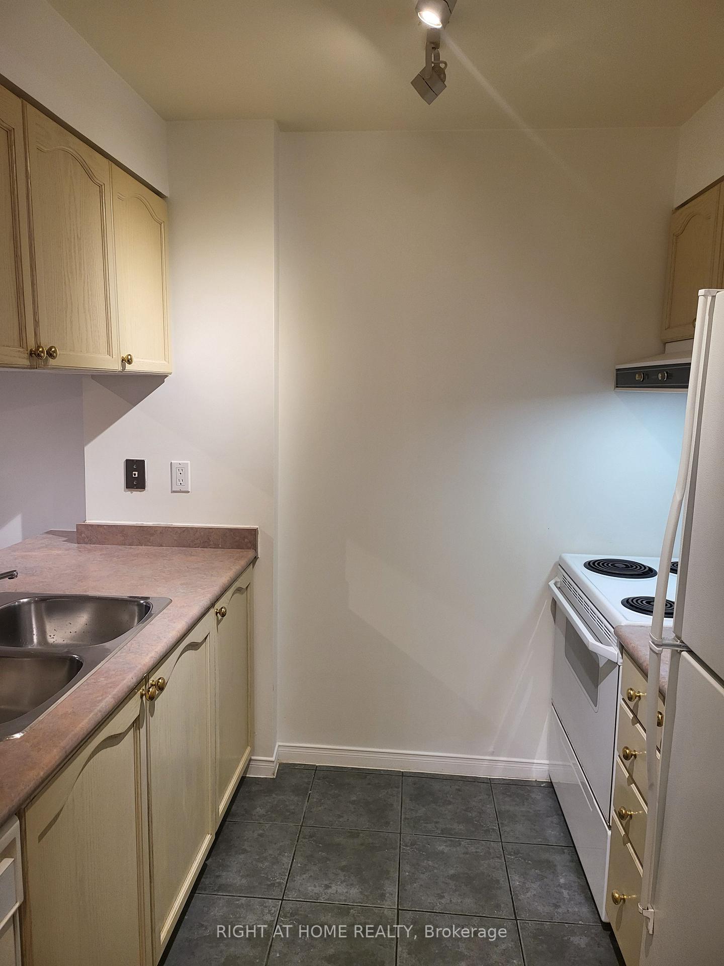 Photo 13 of Unit 202, 889 Bay Street, Toronto, Bay Street Corridor — HOMEH