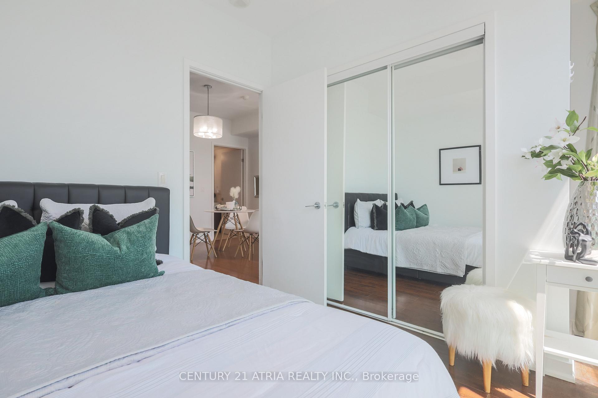 Photo 11 of Unit 1002, 14 York Street, Toronto, Waterfront Communities — HOMEH