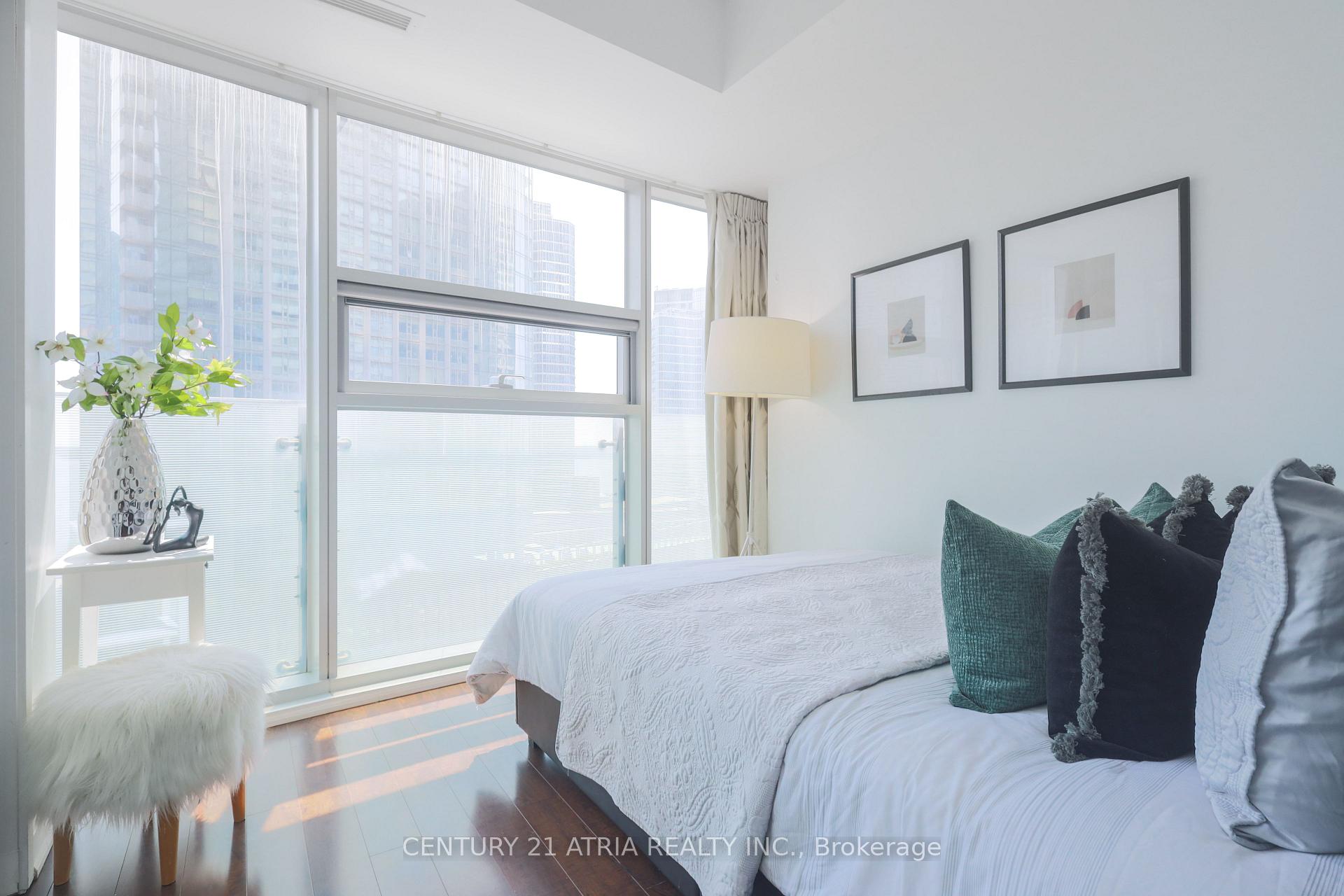 Photo 12 of Unit 1002, 14 York Street, Toronto, Waterfront Communities — HOMEH