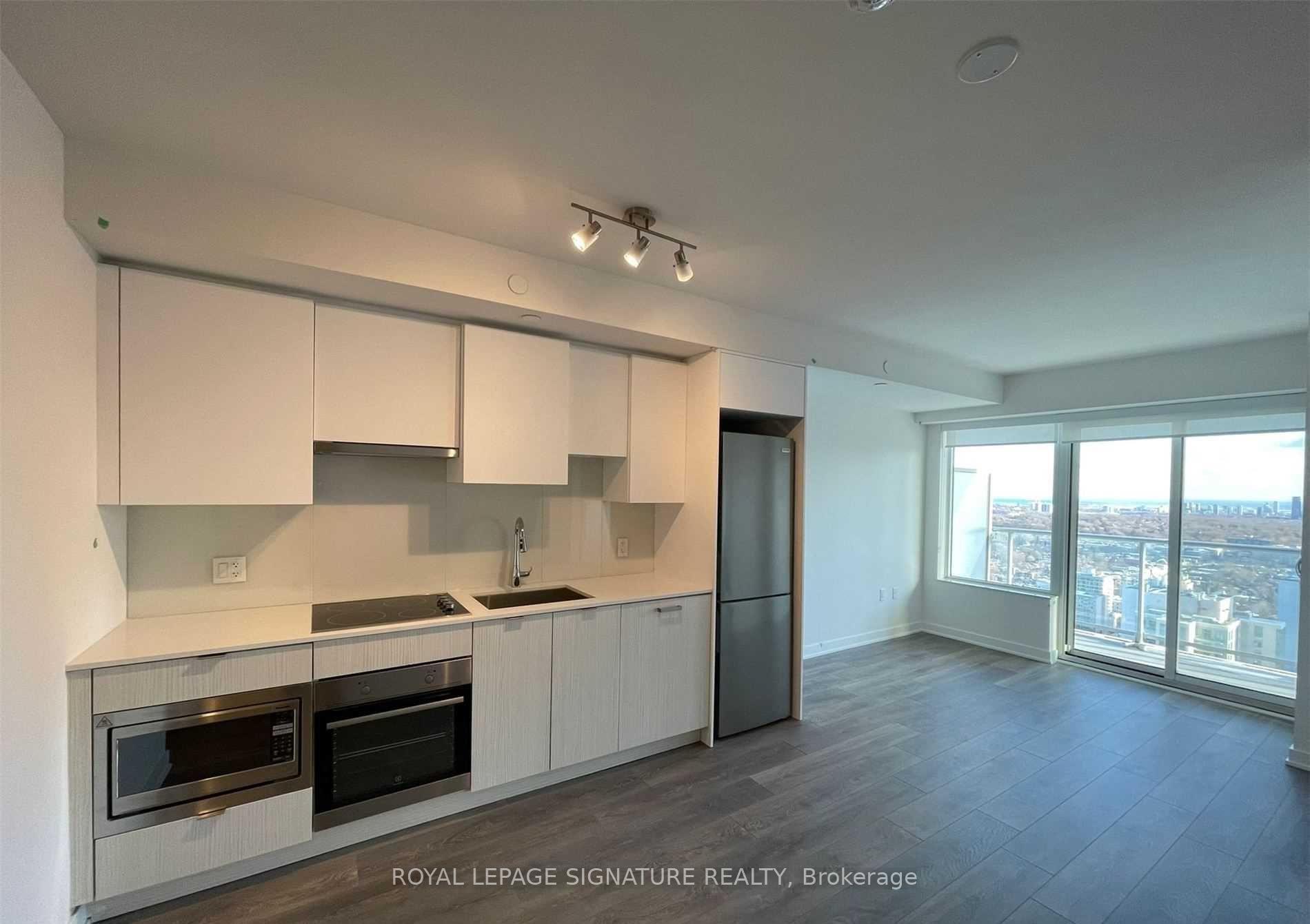 Front of Unit 3508, 195 Redpath Avenue